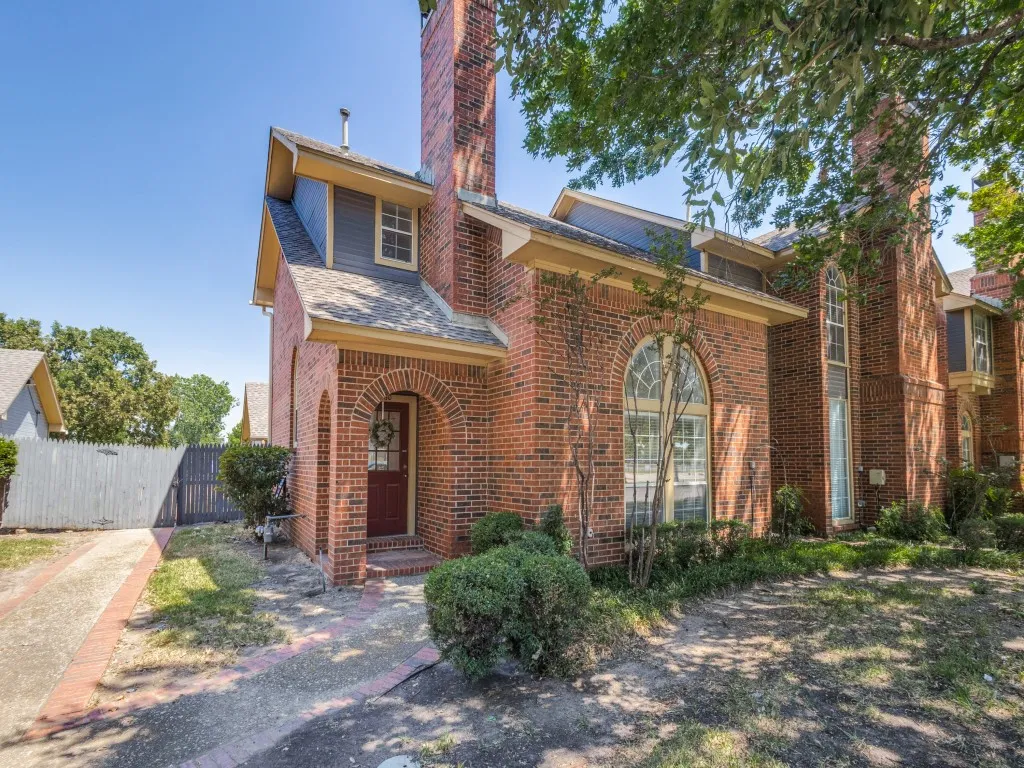 End unit with cute covered porch.