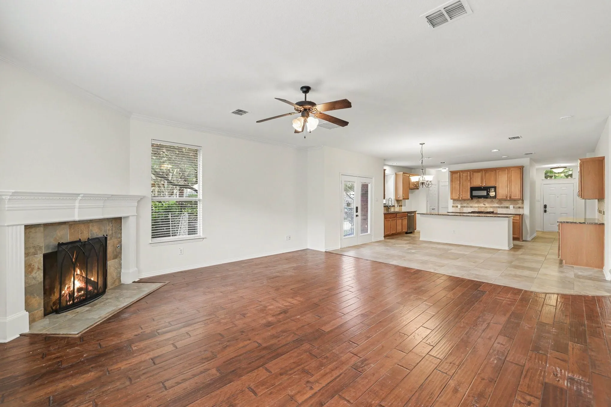 Single Family Residence For Sale in Collin County , 1409 Patriotic Lane, Mc Kinney, Texas 75071, 4 Bedroom, 3 Bathroom, 2 Garage spaces, 2,671 Sqft, built in 2006, mls#21317981, Real Estate Agent in Mc Kinney, Homes For Sale in Collin county, Homes For Sale in Mc Kinney, Realtor in Mc Kinney Texas, Real Estate Brokerage Independent Realty Texas, Luminita Cordes Realtor