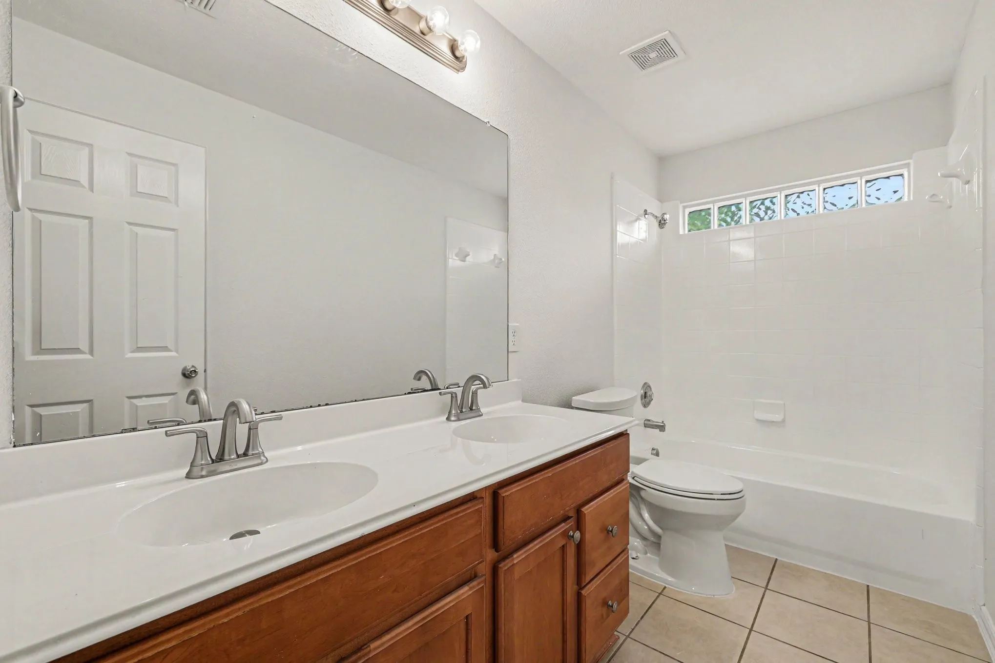 Single Family Residence For Sale in Collin County , 1409 Patriotic Lane, Mc Kinney, Texas 75071, 4 Bedroom, 3 Bathroom, 2 Garage spaces, 2,671 Sqft, built in 2006, mls#21317981, Real Estate Agent in Mc Kinney, Homes For Sale in Collin county, Homes For Sale in Mc Kinney, Realtor in Mc Kinney Texas, Real Estate Brokerage Independent Realty Texas, Luminita Cordes Realtor