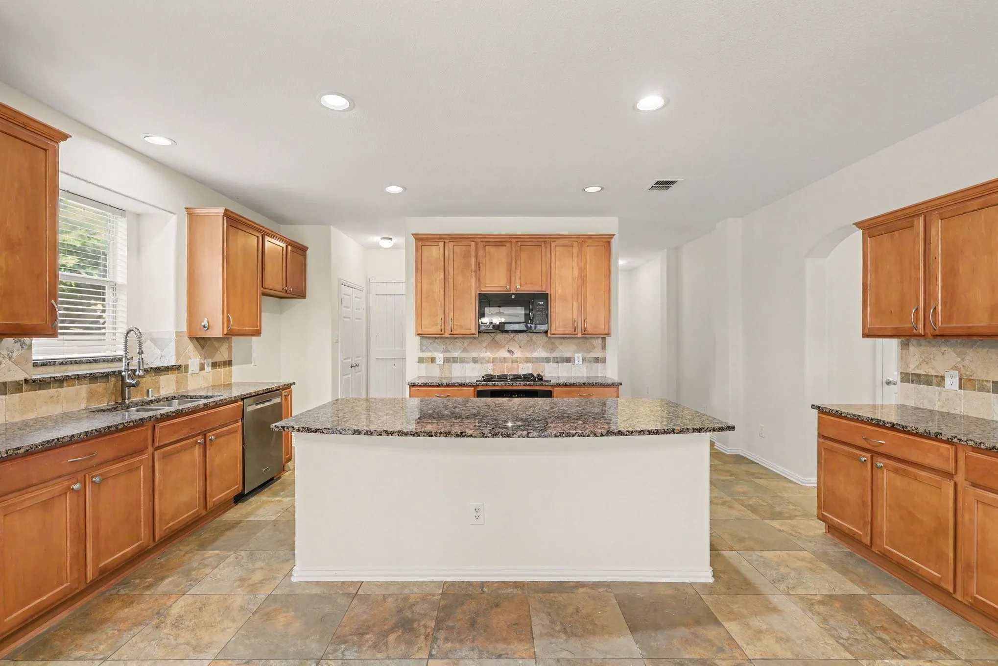 Single Family Residence For Sale in Collin County , 1409 Patriotic Lane, Mc Kinney, Texas 75071, 4 Bedroom, 3 Bathroom, 2 Garage spaces, 2,671 Sqft, built in 2006, mls#21317981, Real Estate Agent in Mc Kinney, Homes For Sale in Collin county, Homes For Sale in Mc Kinney, Realtor in Mc Kinney Texas, Real Estate Brokerage Independent Realty Texas, Luminita Cordes Realtor