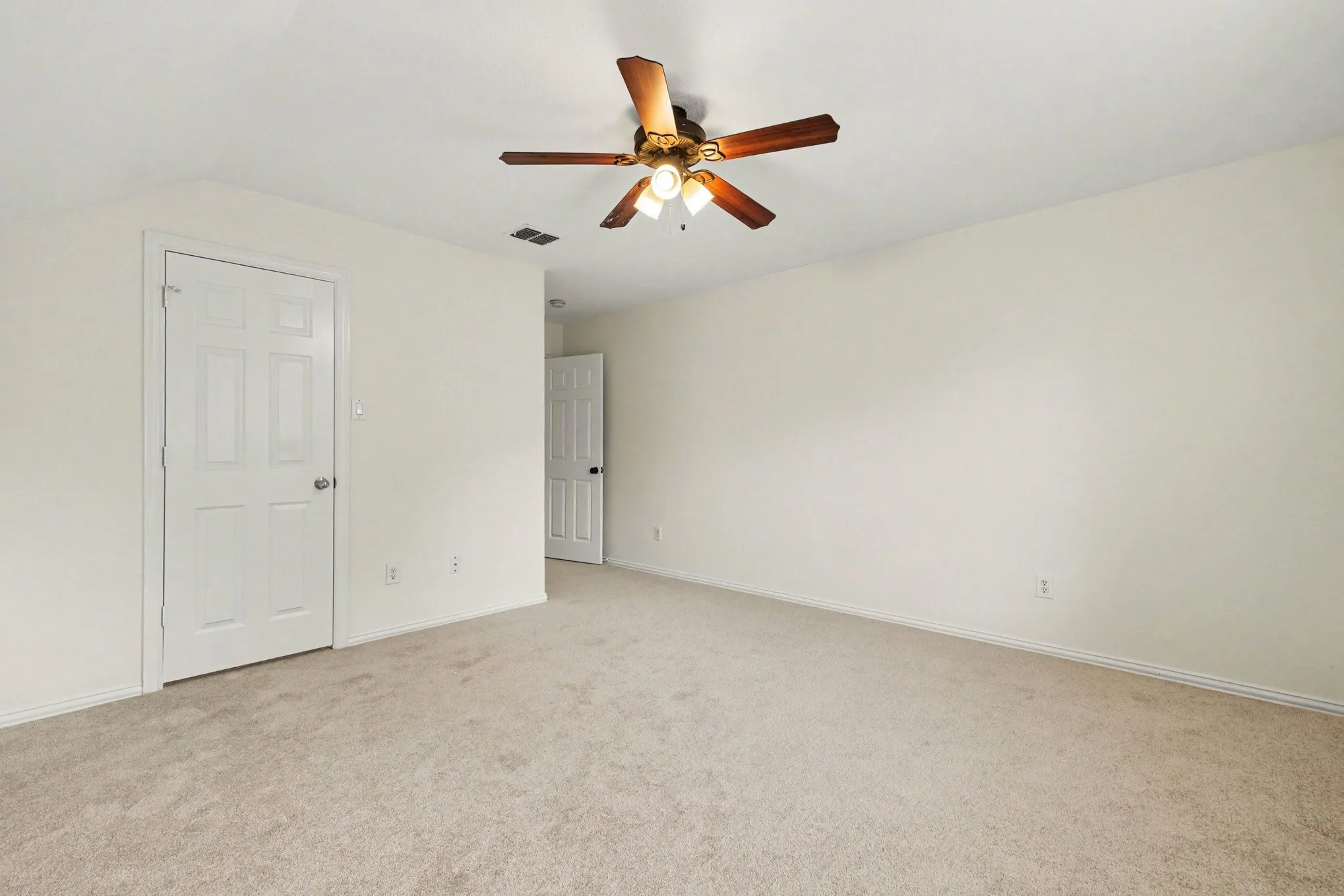 Single Family Residence For Sale in Collin County , 1409 Patriotic Lane, Mc Kinney, Texas 75071, 4 Bedroom, 3 Bathroom, 2 Garage spaces, 2,671 Sqft, built in 2006, mls#21317981, Real Estate Agent in Mc Kinney, Homes For Sale in Collin county, Homes For Sale in Mc Kinney, Realtor in Mc Kinney Texas, Real Estate Brokerage Independent Realty Texas, Luminita Cordes Realtor