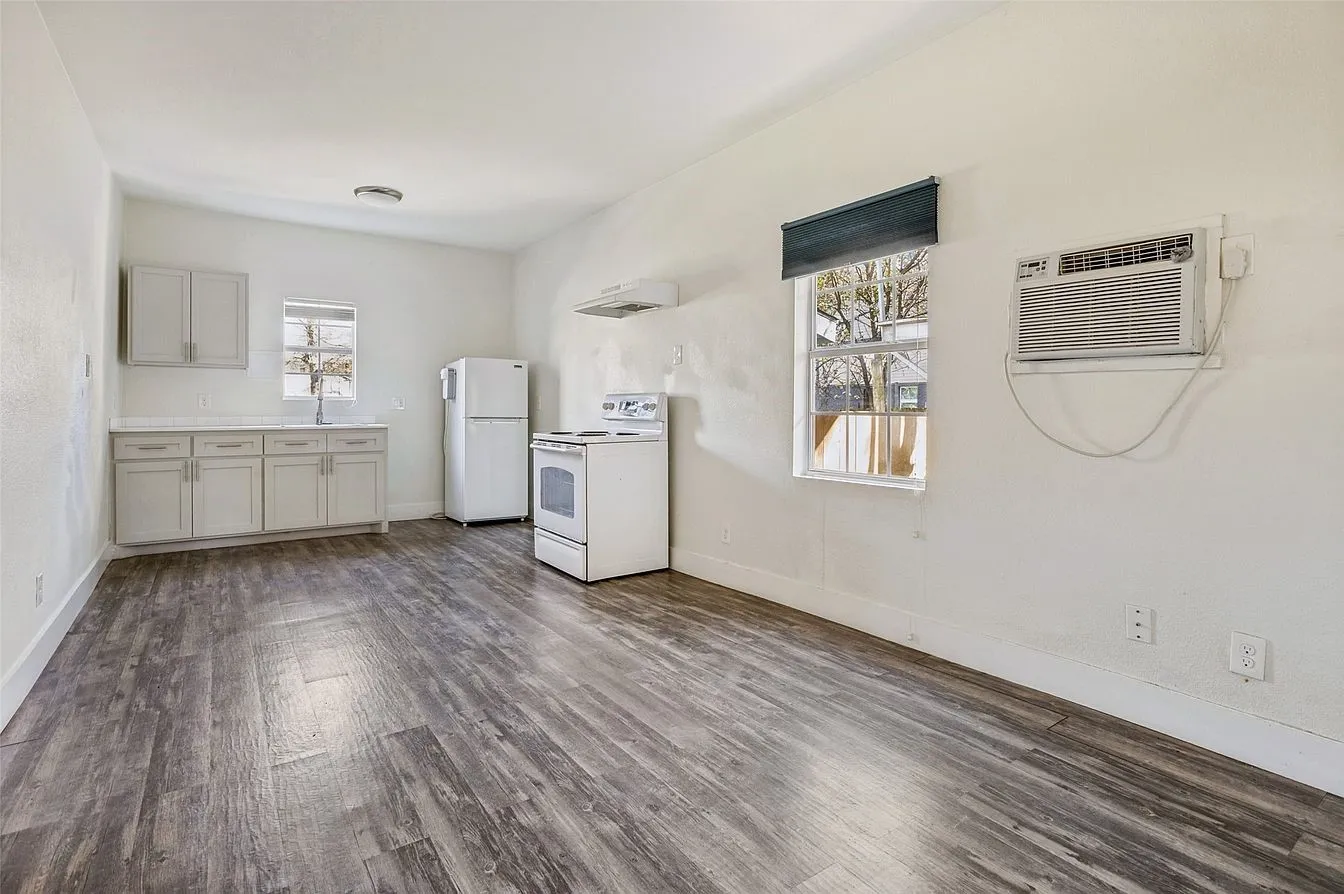 Kitchen - Unit C