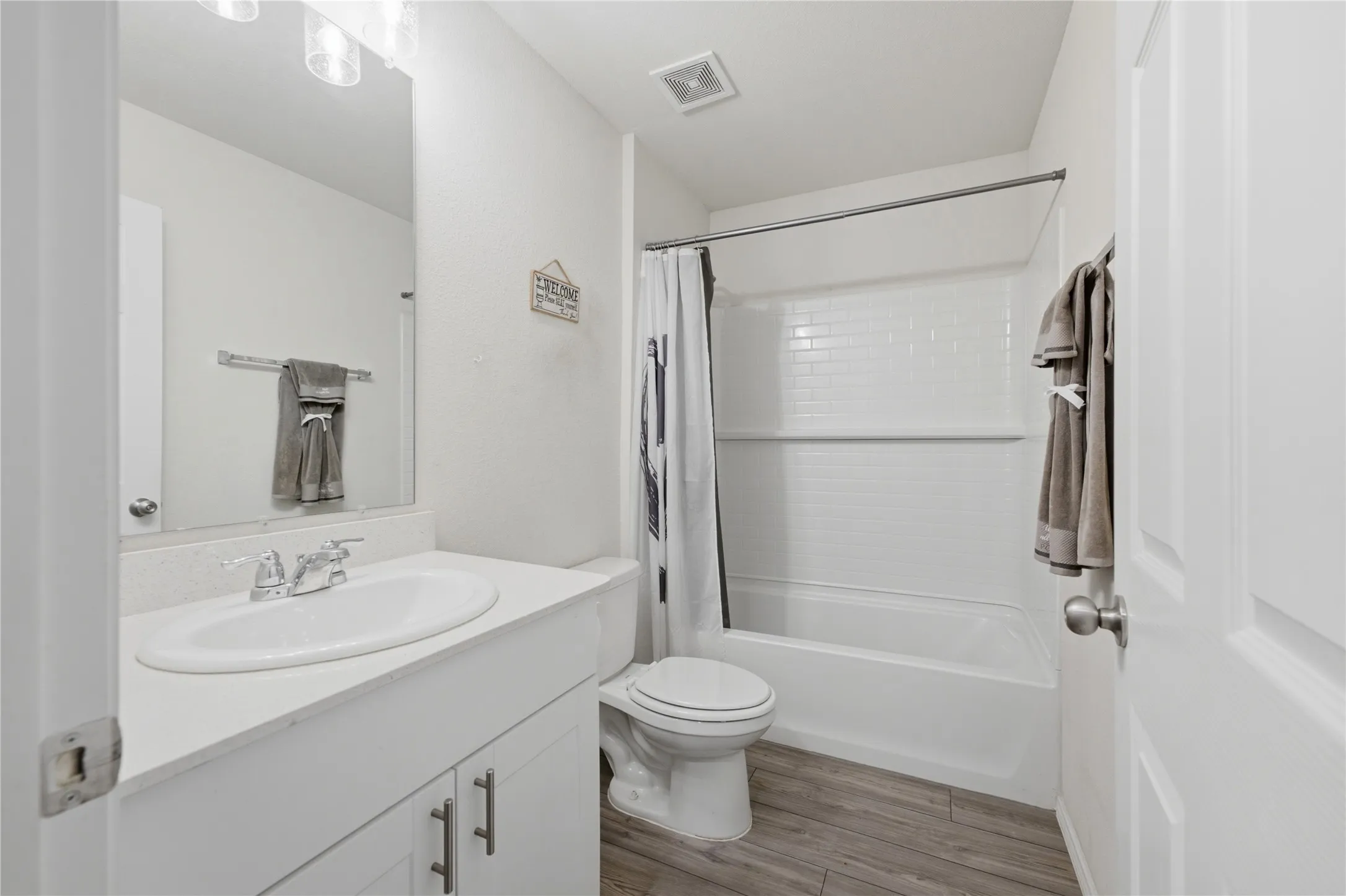 Single Family Residence For Sale in Tarrant County , 4632 Benham Drive, Fort Worth, Texas 76036, 3 Bedroom, 2 Bathroom, 2 Garage spaces, 1,431 Sqft, built in 2022, mls#21325853, Real Estate Agent in Fort Worth, Homes For Sale in Tarrant county, Homes For Sale in Fort Worth, Realtor in Fort Worth Texas, Real Estate Brokerage Independent Realty Texas, Luminita Cordes Realtor