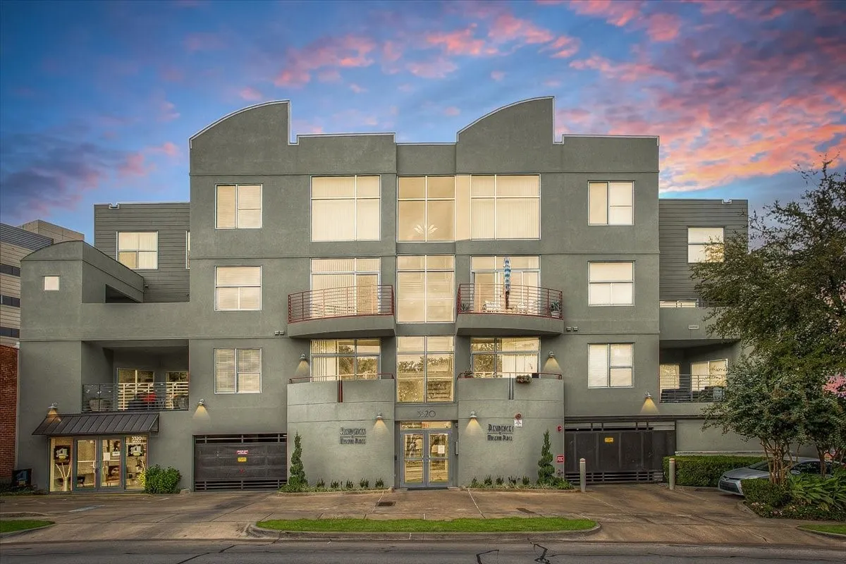 Condominium For Sale in Tarrant County , 3333 Darcy Street 2102, Fort Worth, Texas 76107, 1 Bedroom, 1 Bathroom, 1 Garage spaces, 862 Sqft, built in 1999, mls#21325195, Real Estate Agent in Fort Worth, Homes For Sale in Tarrant county, Homes For Sale in Fort Worth, Realtor in Fort Worth Texas, Real Estate Brokerage Independent Realty Texas, Luminita Cordes Realtor