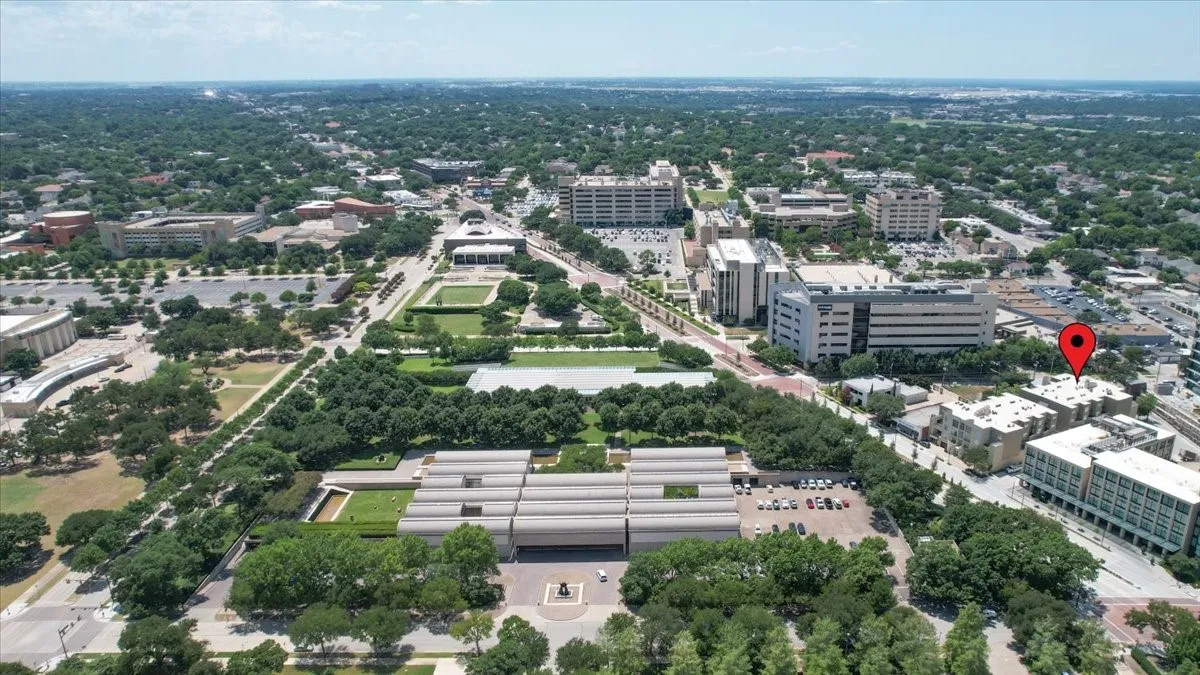 Condominium For Sale in Tarrant County , 3333 Darcy Street 2102, Fort Worth, Texas 76107, 1 Bedroom, 1 Bathroom, 1 Garage spaces, 862 Sqft, built in 1999, mls#21325195, Real Estate Agent in Fort Worth, Homes For Sale in Tarrant county, Homes For Sale in Fort Worth, Realtor in Fort Worth Texas, Real Estate Brokerage Independent Realty Texas, Luminita Cordes Realtor