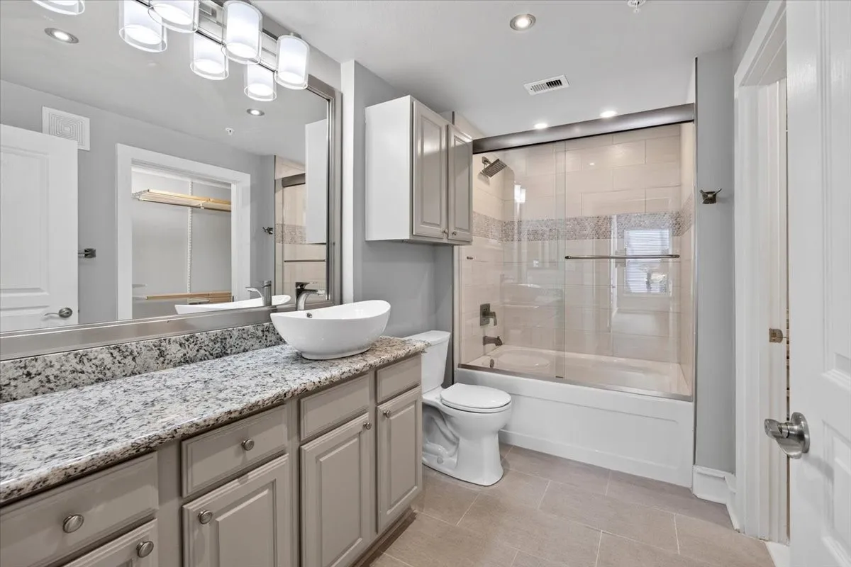 Condominium For Sale in Tarrant County , 3333 Darcy Street 2102, Fort Worth, Texas 76107, 1 Bedroom, 1 Bathroom, 1 Garage spaces, 862 Sqft, built in 1999, mls#21325195, Real Estate Agent in Fort Worth, Homes For Sale in Tarrant county, Homes For Sale in Fort Worth, Realtor in Fort Worth Texas, Real Estate Brokerage Independent Realty Texas, Luminita Cordes Realtor