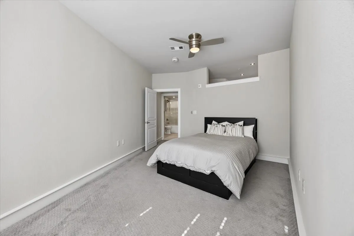 Condominium For Sale in Tarrant County , 3333 Darcy Street 2102, Fort Worth, Texas 76107, 1 Bedroom, 1 Bathroom, 1 Garage spaces, 862 Sqft, built in 1999, mls#21325195, Real Estate Agent in Fort Worth, Homes For Sale in Tarrant county, Homes For Sale in Fort Worth, Realtor in Fort Worth Texas, Real Estate Brokerage Independent Realty Texas, Luminita Cordes Realtor