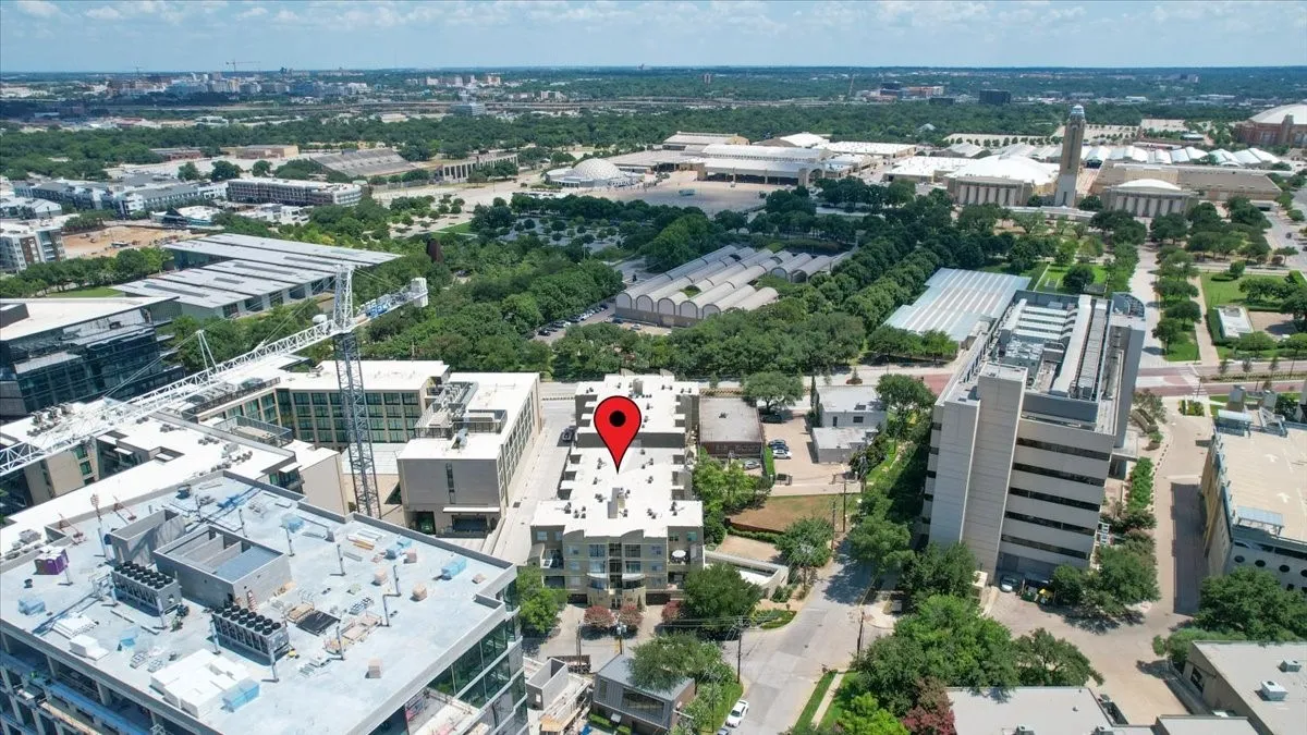 Condominium For Sale in Tarrant County , 3333 Darcy Street 2102, Fort Worth, Texas 76107, 1 Bedroom, 1 Bathroom, 1 Garage spaces, 862 Sqft, built in 1999, mls#21325195, Real Estate Agent in Fort Worth, Homes For Sale in Tarrant county, Homes For Sale in Fort Worth, Realtor in Fort Worth Texas, Real Estate Brokerage Independent Realty Texas, Luminita Cordes Realtor