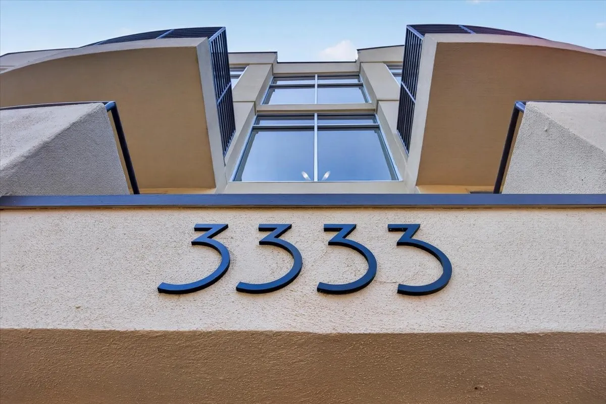 Condominium For Sale in Tarrant County , 3333 Darcy Street 2102, Fort Worth, Texas 76107, 1 Bedroom, 1 Bathroom, 1 Garage spaces, 862 Sqft, built in 1999, mls#21325195, Real Estate Agent in Fort Worth, Homes For Sale in Tarrant county, Homes For Sale in Fort Worth, Realtor in Fort Worth Texas, Real Estate Brokerage Independent Realty Texas, Luminita Cordes Realtor