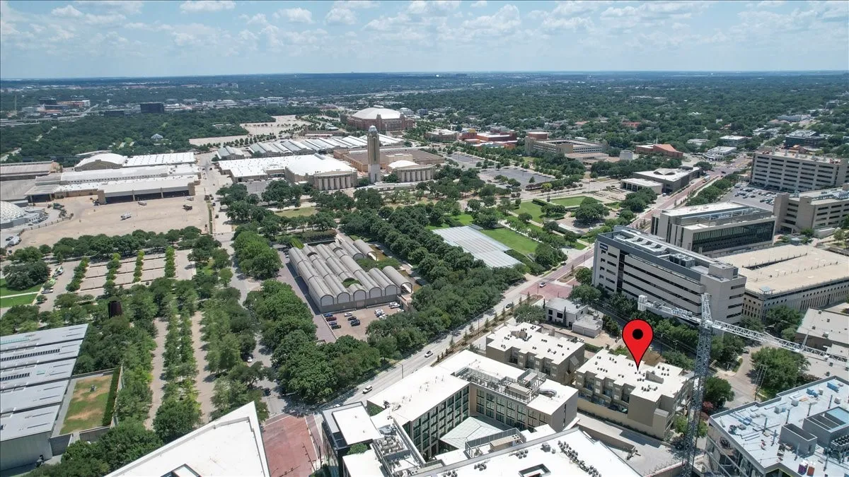 Condominium For Sale in Tarrant County , 3333 Darcy Street 2102, Fort Worth, Texas 76107, 1 Bedroom, 1 Bathroom, 1 Garage spaces, 862 Sqft, built in 1999, mls#21325195, Real Estate Agent in Fort Worth, Homes For Sale in Tarrant county, Homes For Sale in Fort Worth, Realtor in Fort Worth Texas, Real Estate Brokerage Independent Realty Texas, Luminita Cordes Realtor