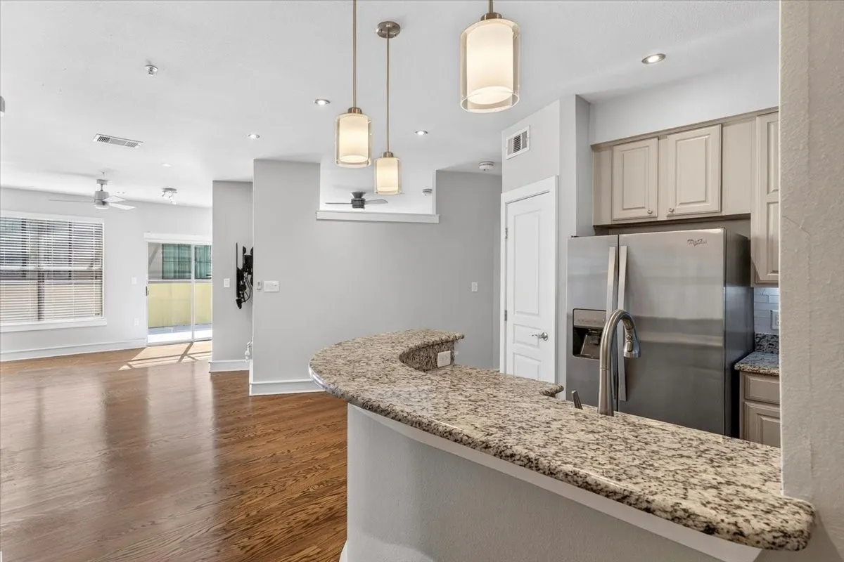 Condominium For Sale in Tarrant County , 3333 Darcy Street 2102, Fort Worth, Texas 76107, 1 Bedroom, 1 Bathroom, 1 Garage spaces, 862 Sqft, built in 1999, mls#21325195, Real Estate Agent in Fort Worth, Homes For Sale in Tarrant county, Homes For Sale in Fort Worth, Realtor in Fort Worth Texas, Real Estate Brokerage Independent Realty Texas, Luminita Cordes Realtor