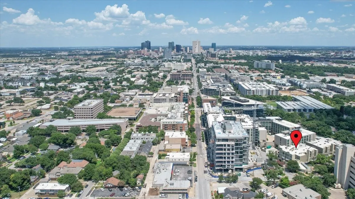 Condominium For Sale in Tarrant County , 3333 Darcy Street 2102, Fort Worth, Texas 76107, 1 Bedroom, 1 Bathroom, 1 Garage spaces, 862 Sqft, built in 1999, mls#21325195, Real Estate Agent in Fort Worth, Homes For Sale in Tarrant county, Homes For Sale in Fort Worth, Realtor in Fort Worth Texas, Real Estate Brokerage Independent Realty Texas, Luminita Cordes Realtor