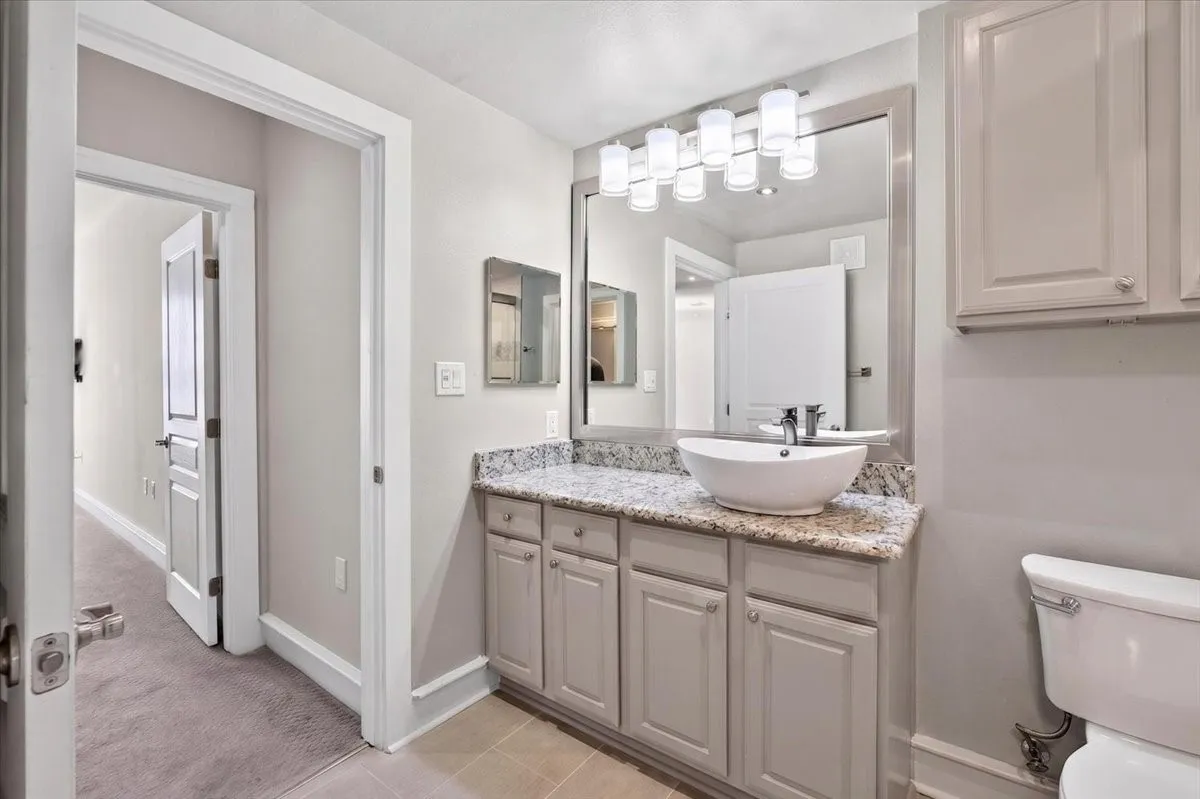 Condominium For Sale in Tarrant County , 3333 Darcy Street 2102, Fort Worth, Texas 76107, 1 Bedroom, 1 Bathroom, 1 Garage spaces, 862 Sqft, built in 1999, mls#21325195, Real Estate Agent in Fort Worth, Homes For Sale in Tarrant county, Homes For Sale in Fort Worth, Realtor in Fort Worth Texas, Real Estate Brokerage Independent Realty Texas, Luminita Cordes Realtor