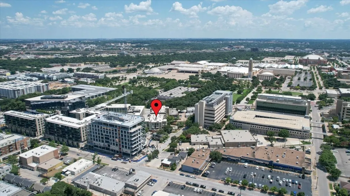 Condominium For Sale in Tarrant County , 3333 Darcy Street 2102, Fort Worth, Texas 76107, 1 Bedroom, 1 Bathroom, 1 Garage spaces, 862 Sqft, built in 1999, mls#21325195, Real Estate Agent in Fort Worth, Homes For Sale in Tarrant county, Homes For Sale in Fort Worth, Realtor in Fort Worth Texas, Real Estate Brokerage Independent Realty Texas, Luminita Cordes Realtor