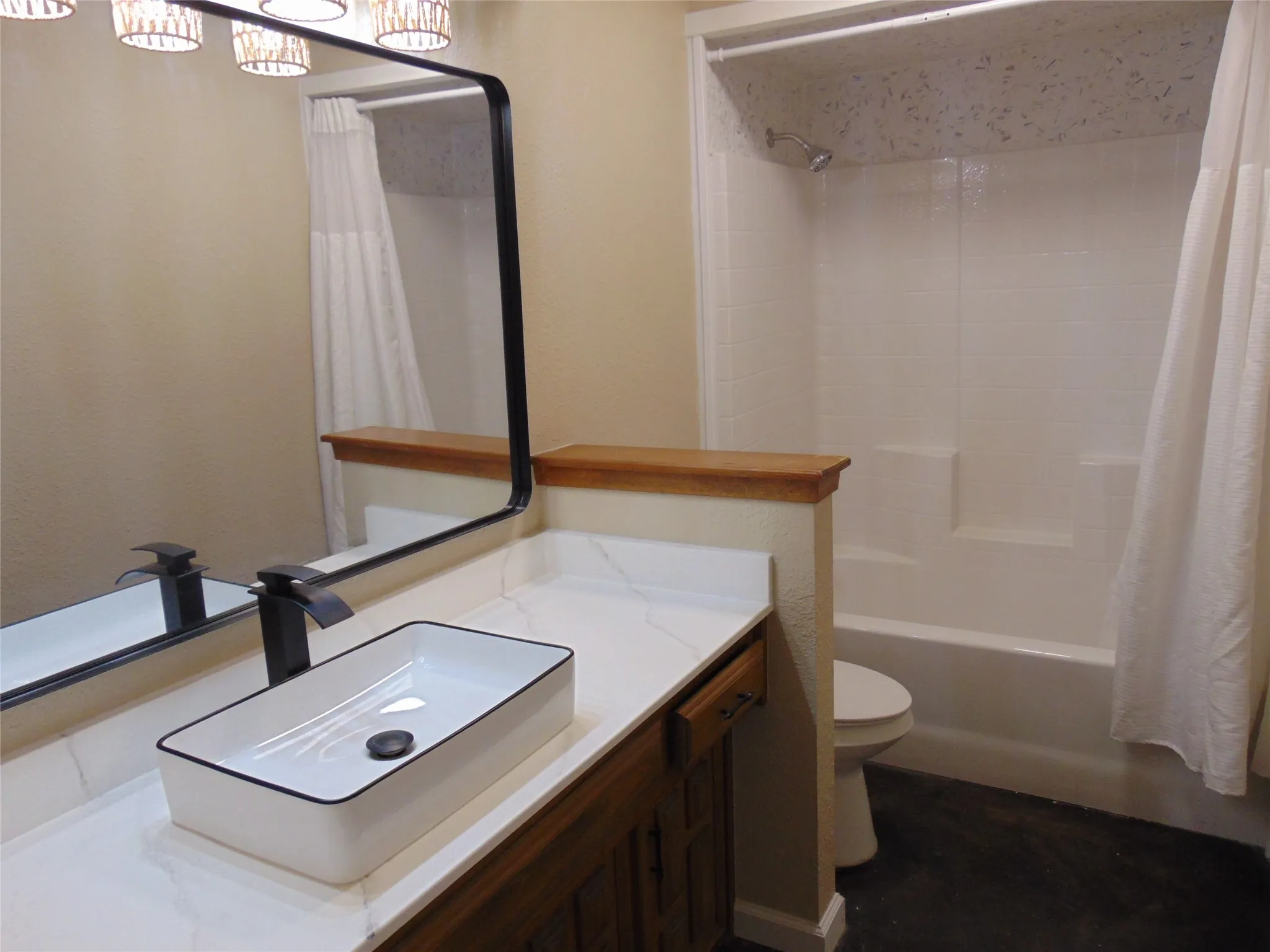 Single Family Residence For Sale in Denton County , 9 Whispering Lane, Hickory Creek, Texas 75065, 3 Bedroom, 2 Bathroom, 2 Garage spaces, 1,966 Sqft, built in 1977, mls#21325866, Real Estate Agent in Hickory Creek, Homes For Sale in Denton county, Homes For Sale in Hickory Creek, Realtor in Hickory Creek Texas, Real Estate Brokerage Independent Realty Texas, Luminita Cordes Realtor
