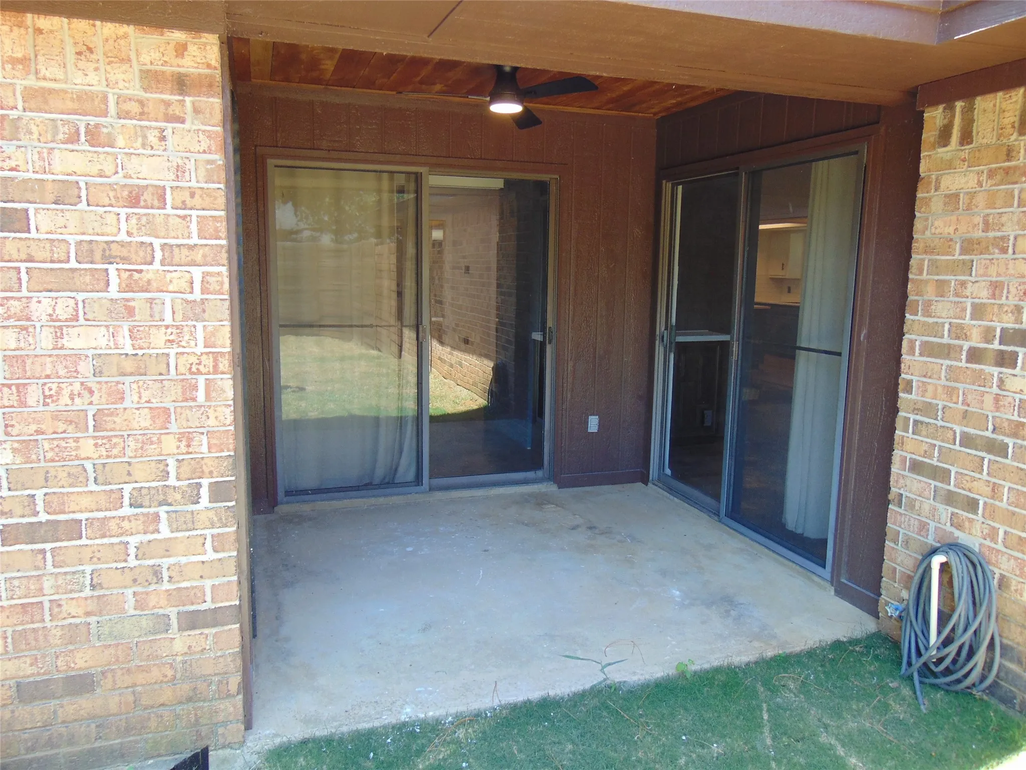 Single Family Residence For Sale in Denton County , 9 Whispering Lane, Hickory Creek, Texas 75065, 3 Bedroom, 2 Bathroom, 2 Garage spaces, 1,966 Sqft, built in 1977, mls#21325866, Real Estate Agent in Hickory Creek, Homes For Sale in Denton county, Homes For Sale in Hickory Creek, Realtor in Hickory Creek Texas, Real Estate Brokerage Independent Realty Texas, Luminita Cordes Realtor