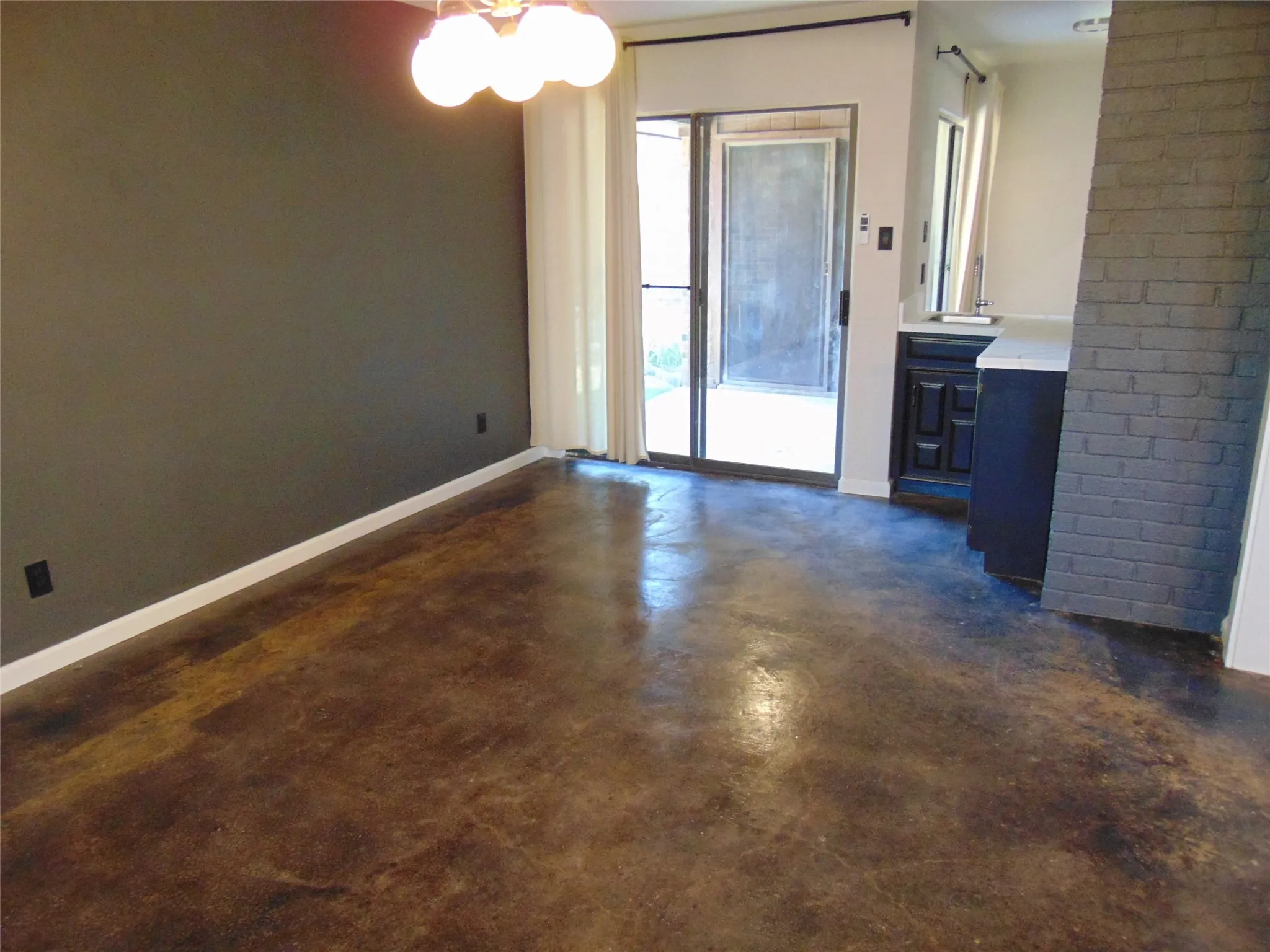 Single Family Residence For Sale in Denton County , 9 Whispering Lane, Hickory Creek, Texas 75065, 3 Bedroom, 2 Bathroom, 2 Garage spaces, 1,966 Sqft, built in 1977, mls#21325866, Real Estate Agent in Hickory Creek, Homes For Sale in Denton county, Homes For Sale in Hickory Creek, Realtor in Hickory Creek Texas, Real Estate Brokerage Independent Realty Texas, Luminita Cordes Realtor