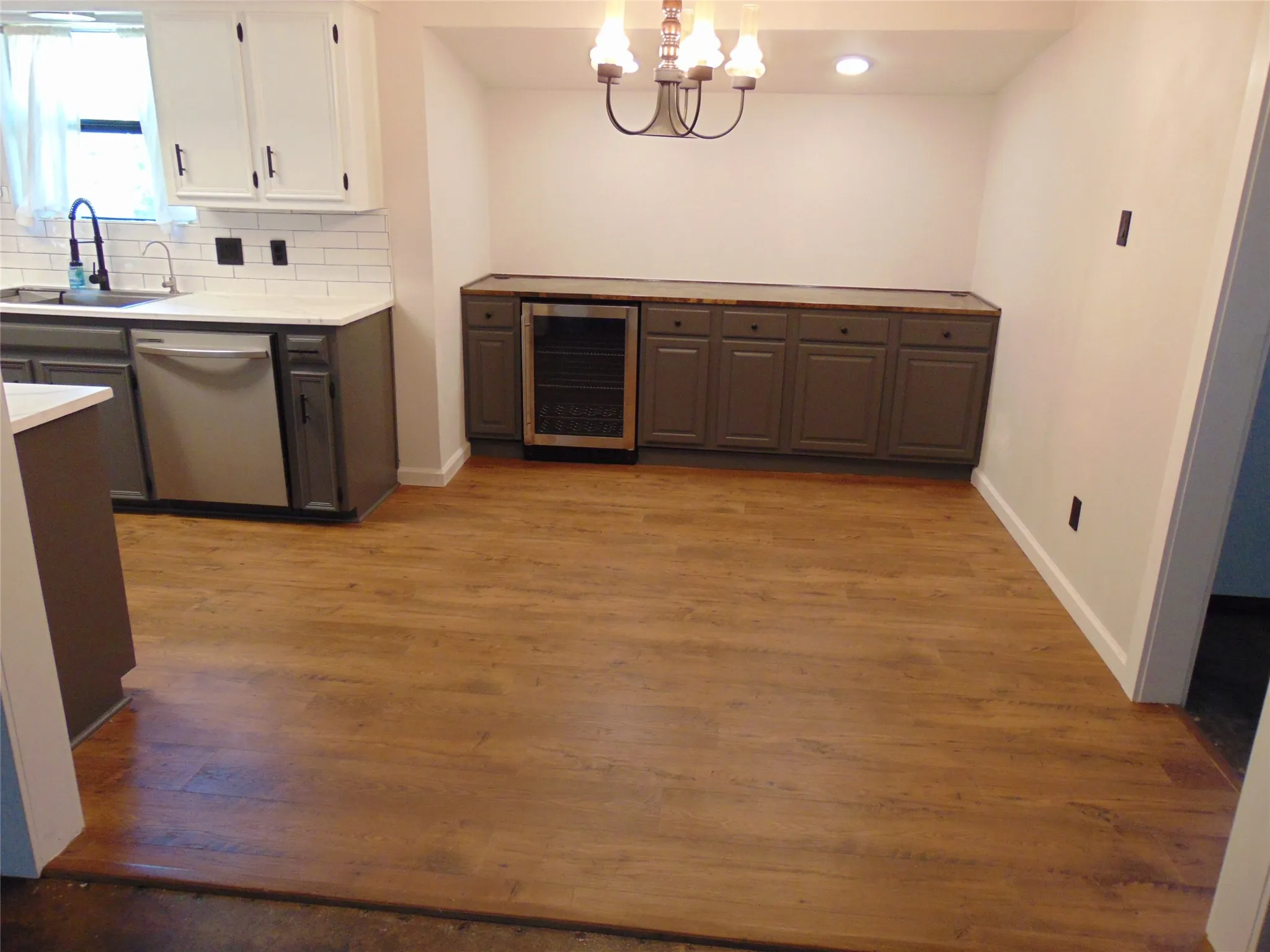 Single Family Residence For Sale in Denton County , 9 Whispering Lane, Hickory Creek, Texas 75065, 3 Bedroom, 2 Bathroom, 2 Garage spaces, 1,966 Sqft, built in 1977, mls#21325866, Real Estate Agent in Hickory Creek, Homes For Sale in Denton county, Homes For Sale in Hickory Creek, Realtor in Hickory Creek Texas, Real Estate Brokerage Independent Realty Texas, Luminita Cordes Realtor