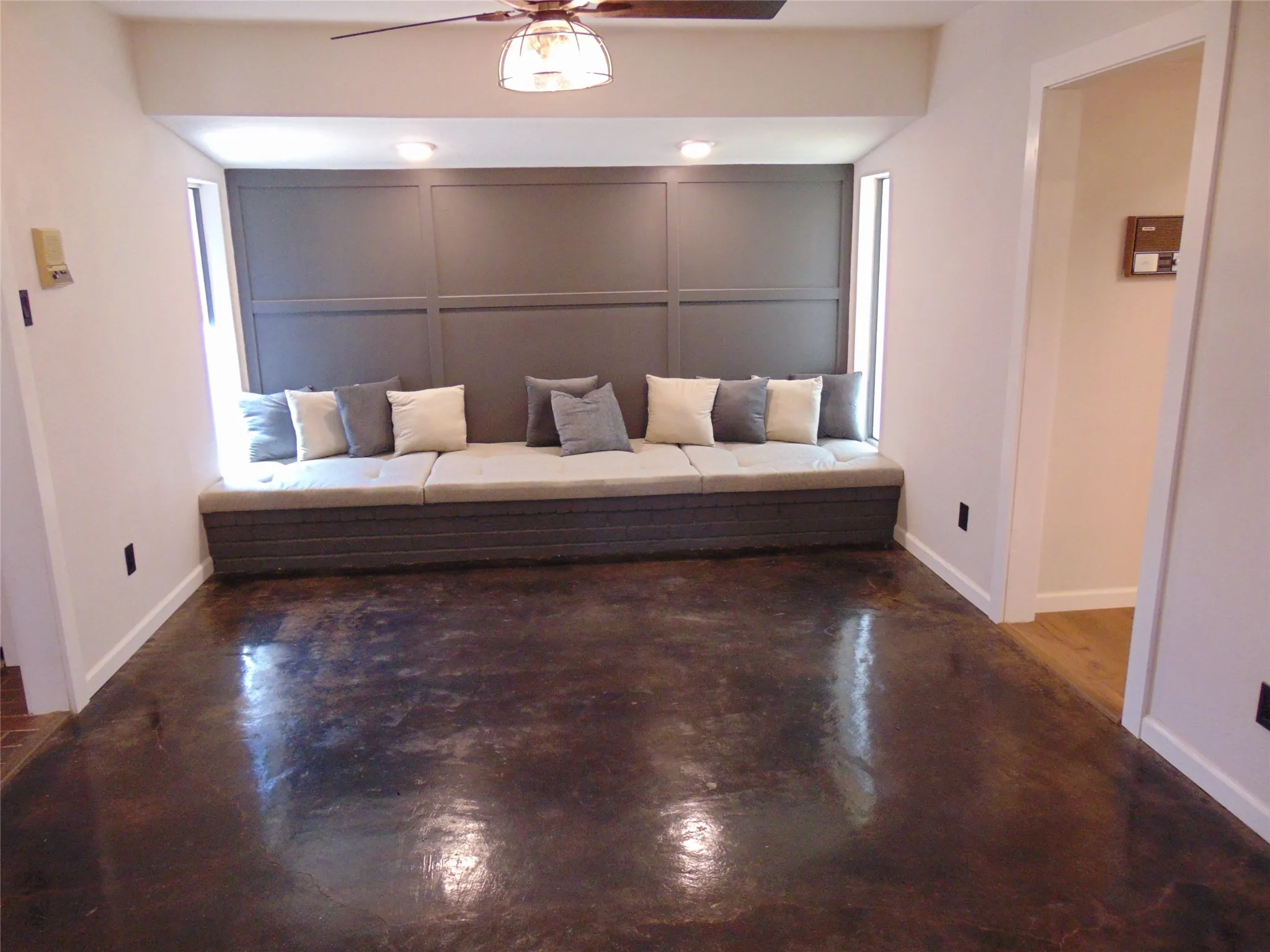 Single Family Residence For Sale in Denton County , 9 Whispering Lane, Hickory Creek, Texas 75065, 3 Bedroom, 2 Bathroom, 2 Garage spaces, 1,966 Sqft, built in 1977, mls#21325866, Real Estate Agent in Hickory Creek, Homes For Sale in Denton county, Homes For Sale in Hickory Creek, Realtor in Hickory Creek Texas, Real Estate Brokerage Independent Realty Texas, Luminita Cordes Realtor