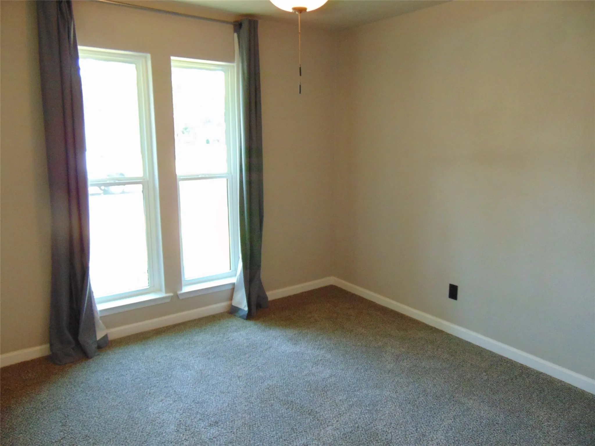 Single Family Residence For Sale in Denton County , 9 Whispering Lane, Hickory Creek, Texas 75065, 3 Bedroom, 2 Bathroom, 2 Garage spaces, 1,966 Sqft, built in 1977, mls#21325866, Real Estate Agent in Hickory Creek, Homes For Sale in Denton county, Homes For Sale in Hickory Creek, Realtor in Hickory Creek Texas, Real Estate Brokerage Independent Realty Texas, Luminita Cordes Realtor
