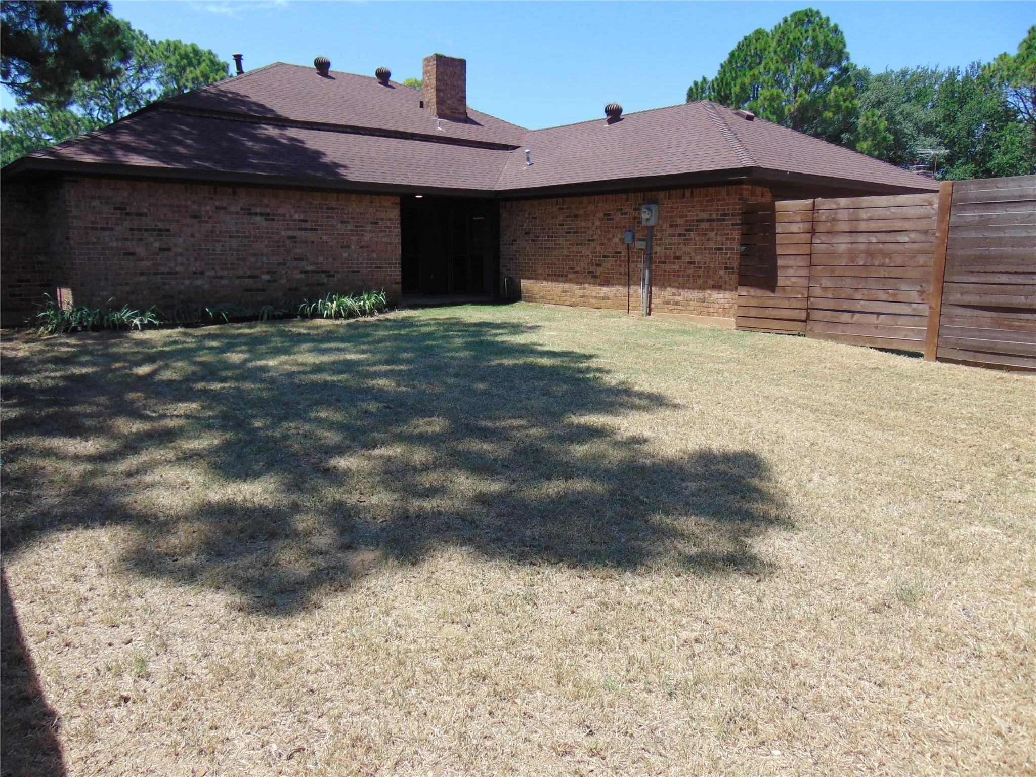 Single Family Residence For Sale in Denton County , 9 Whispering Lane, Hickory Creek, Texas 75065, 3 Bedroom, 2 Bathroom, 2 Garage spaces, 1,966 Sqft, built in 1977, mls#21325866, Real Estate Agent in Hickory Creek, Homes For Sale in Denton county, Homes For Sale in Hickory Creek, Realtor in Hickory Creek Texas, Real Estate Brokerage Independent Realty Texas, Luminita Cordes Realtor