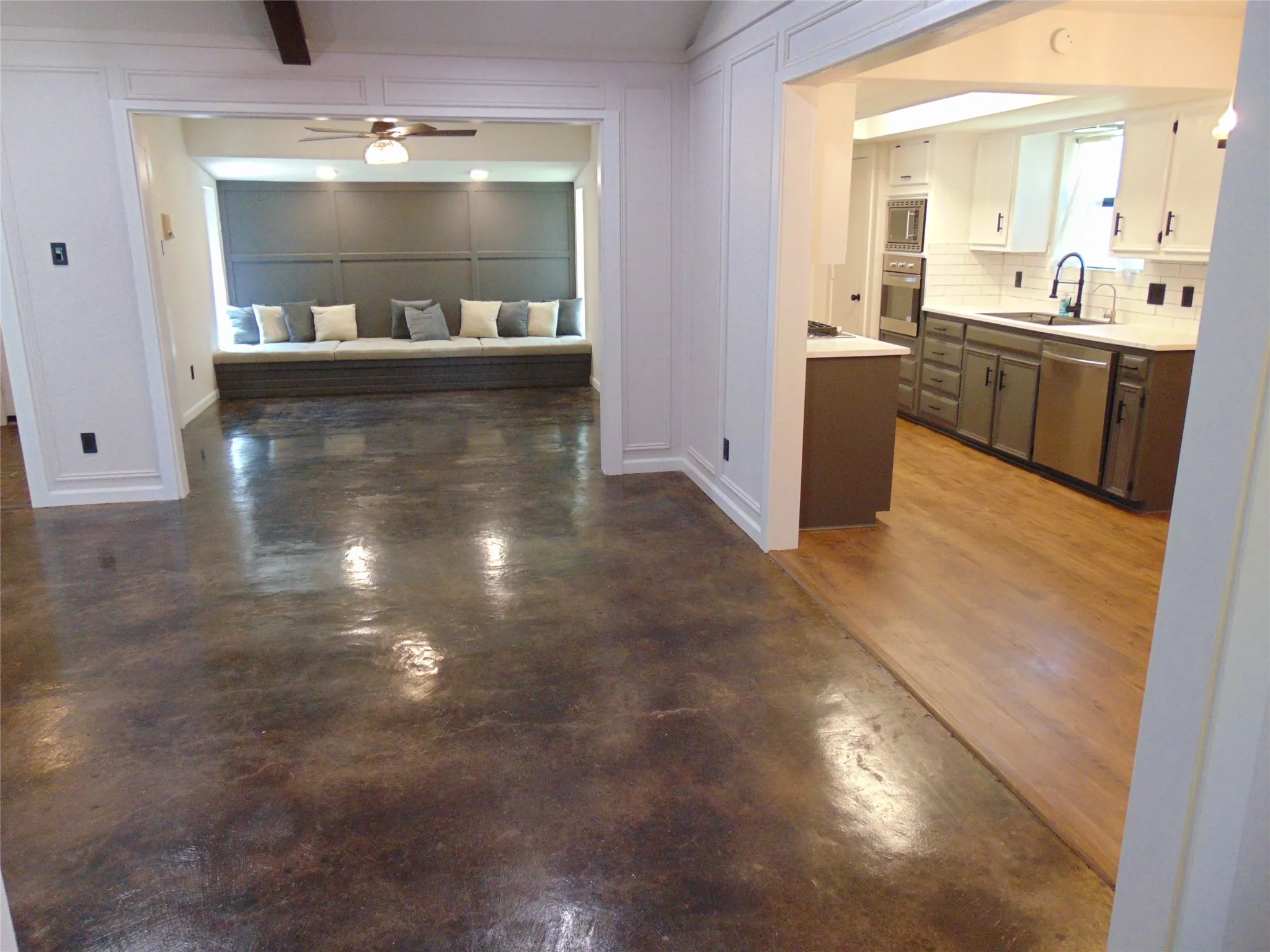 Single Family Residence For Sale in Denton County , 9 Whispering Lane, Hickory Creek, Texas 75065, 3 Bedroom, 2 Bathroom, 2 Garage spaces, 1,966 Sqft, built in 1977, mls#21325866, Real Estate Agent in Hickory Creek, Homes For Sale in Denton county, Homes For Sale in Hickory Creek, Realtor in Hickory Creek Texas, Real Estate Brokerage Independent Realty Texas, Luminita Cordes Realtor