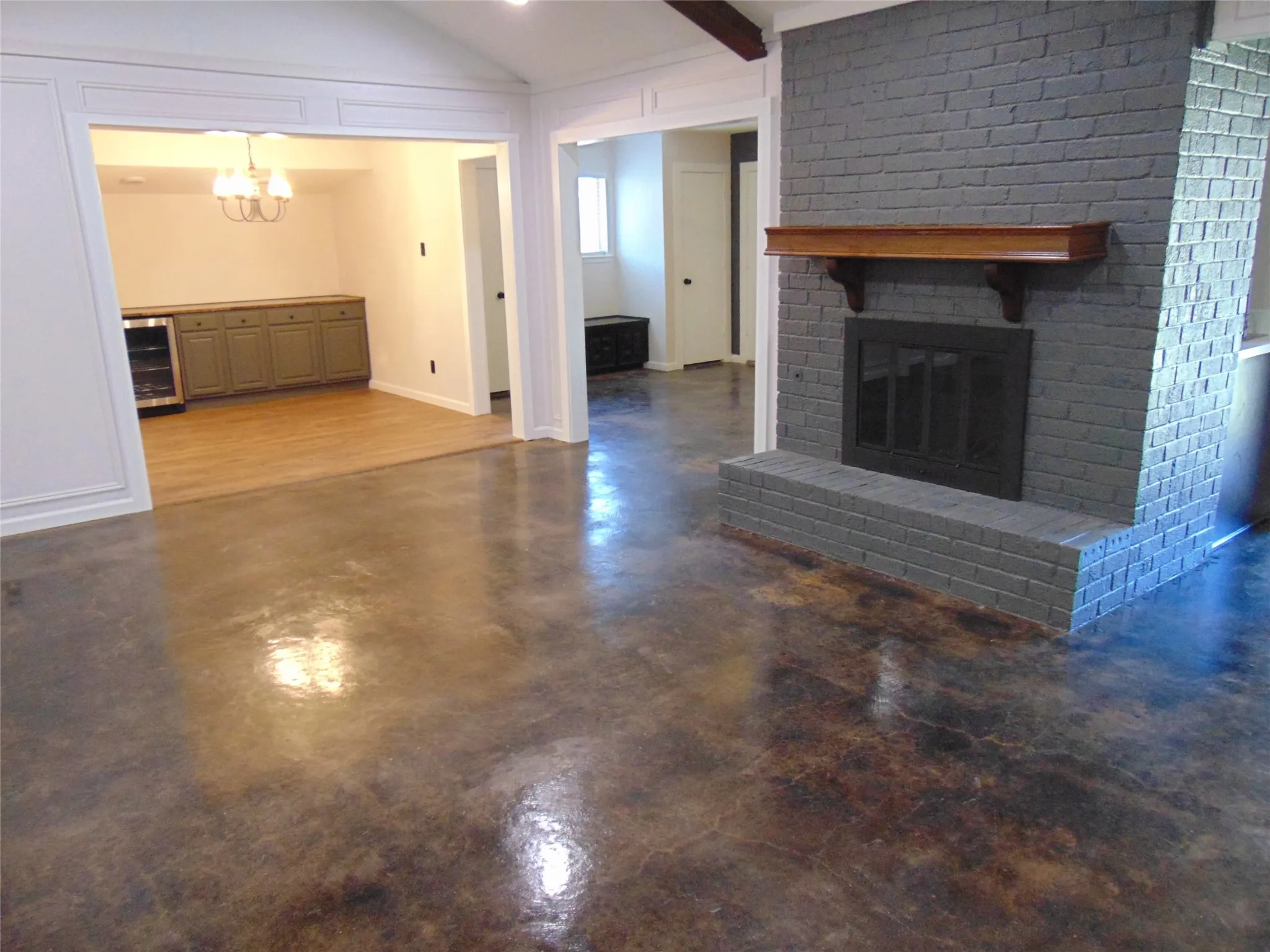 Single Family Residence For Sale in Denton County , 9 Whispering Lane, Hickory Creek, Texas 75065, 3 Bedroom, 2 Bathroom, 2 Garage spaces, 1,966 Sqft, built in 1977, mls#21325866, Real Estate Agent in Hickory Creek, Homes For Sale in Denton county, Homes For Sale in Hickory Creek, Realtor in Hickory Creek Texas, Real Estate Brokerage Independent Realty Texas, Luminita Cordes Realtor