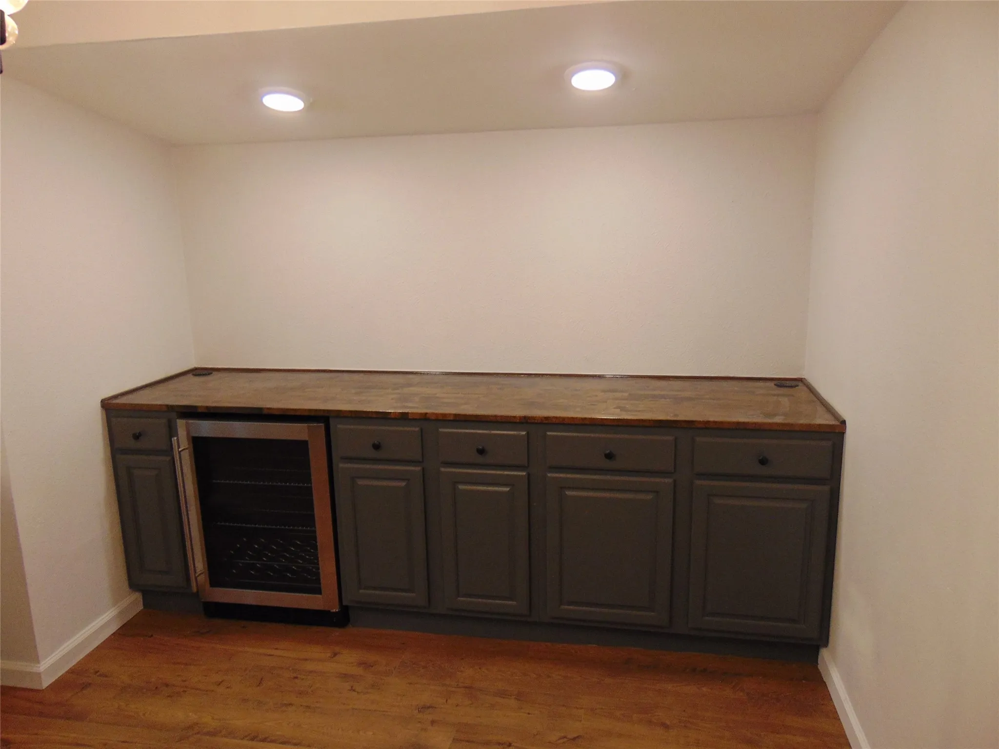Single Family Residence For Sale in Denton County , 9 Whispering Lane, Hickory Creek, Texas 75065, 3 Bedroom, 2 Bathroom, 2 Garage spaces, 1,966 Sqft, built in 1977, mls#21325866, Real Estate Agent in Hickory Creek, Homes For Sale in Denton county, Homes For Sale in Hickory Creek, Realtor in Hickory Creek Texas, Real Estate Brokerage Independent Realty Texas, Luminita Cordes Realtor