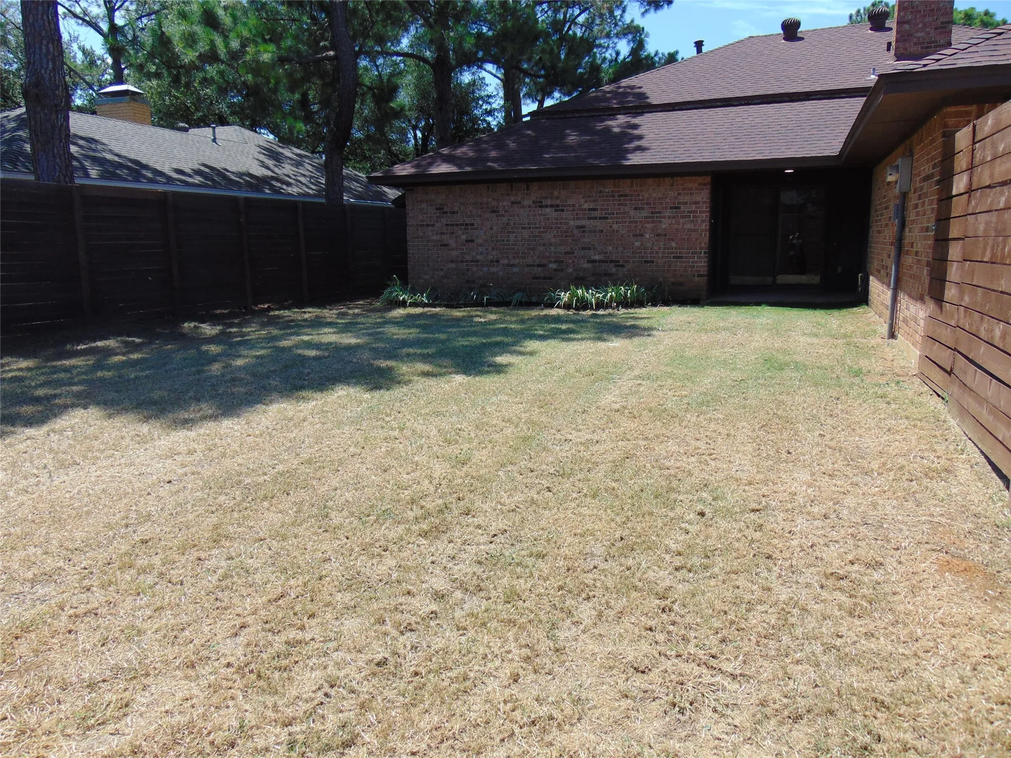 Single Family Residence For Sale in Denton County , 9 Whispering Lane, Hickory Creek, Texas 75065, 3 Bedroom, 2 Bathroom, 2 Garage spaces, 1,966 Sqft, built in 1977, mls#21325866, Real Estate Agent in Hickory Creek, Homes For Sale in Denton county, Homes For Sale in Hickory Creek, Realtor in Hickory Creek Texas, Real Estate Brokerage Independent Realty Texas, Luminita Cordes Realtor