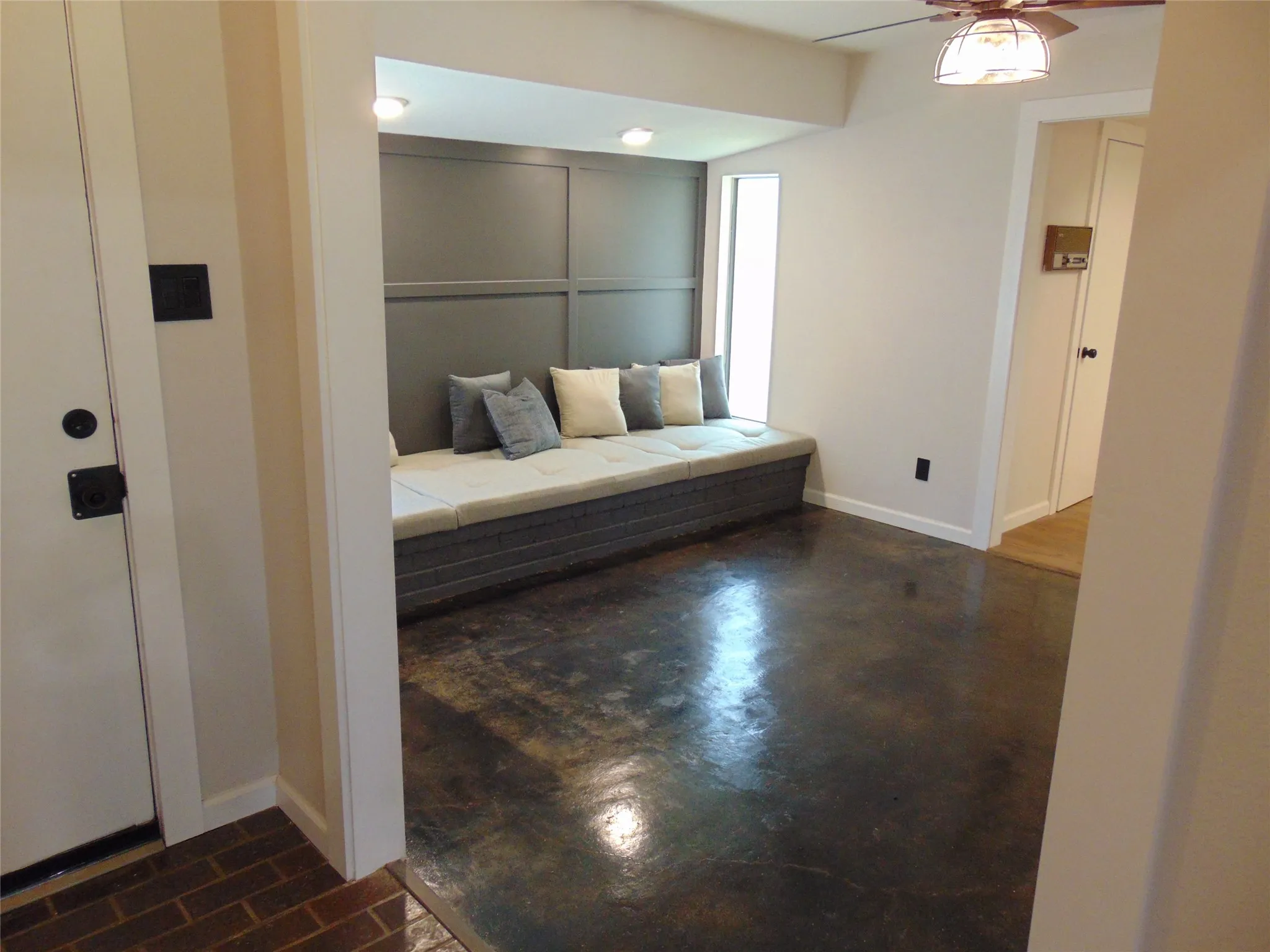 Single Family Residence For Sale in Denton County , 9 Whispering Lane, Hickory Creek, Texas 75065, 3 Bedroom, 2 Bathroom, 2 Garage spaces, 1,966 Sqft, built in 1977, mls#21325866, Real Estate Agent in Hickory Creek, Homes For Sale in Denton county, Homes For Sale in Hickory Creek, Realtor in Hickory Creek Texas, Real Estate Brokerage Independent Realty Texas, Luminita Cordes Realtor