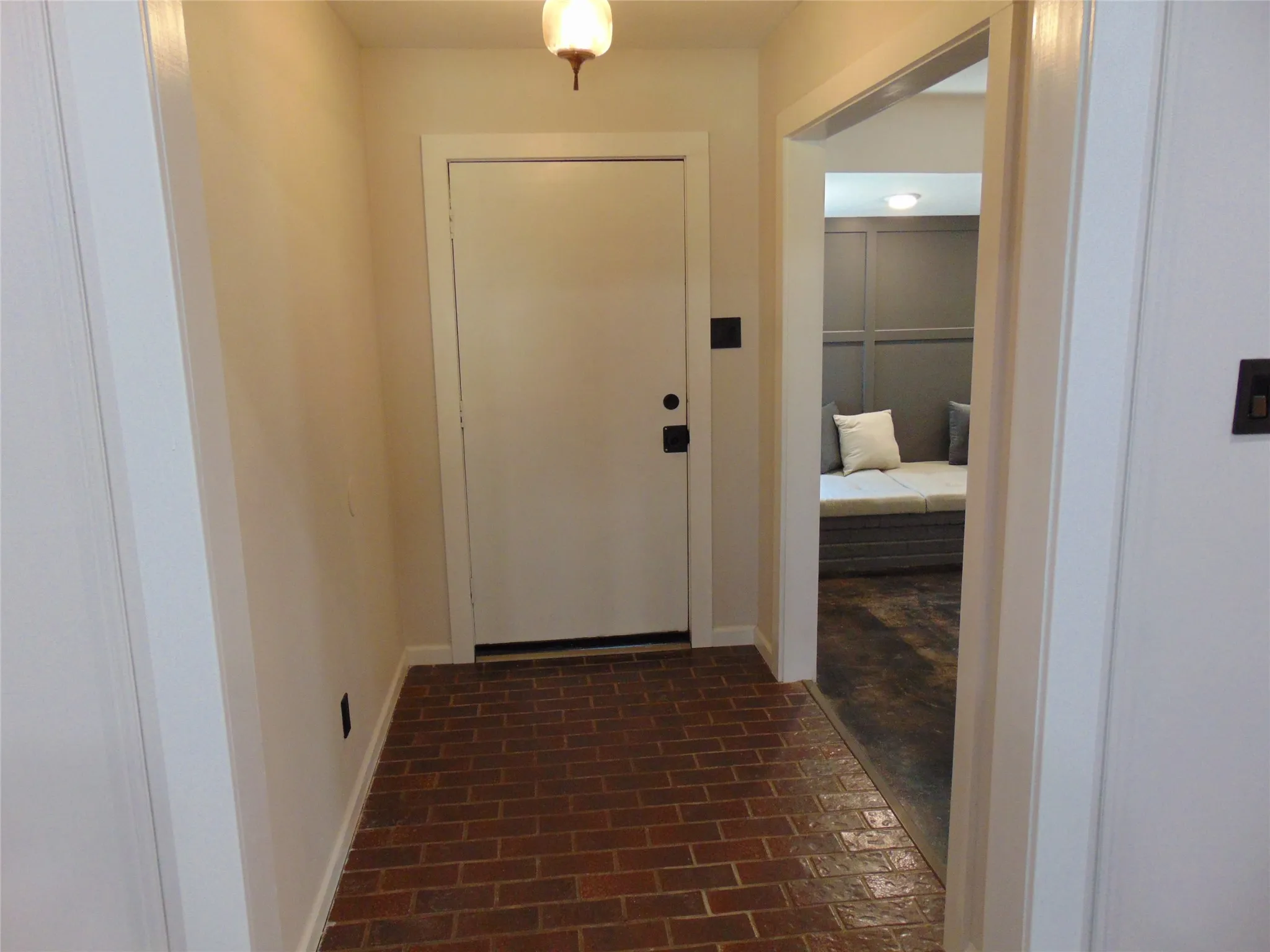 Single Family Residence For Sale in Denton County , 9 Whispering Lane, Hickory Creek, Texas 75065, 3 Bedroom, 2 Bathroom, 2 Garage spaces, 1,966 Sqft, built in 1977, mls#21325866, Real Estate Agent in Hickory Creek, Homes For Sale in Denton county, Homes For Sale in Hickory Creek, Realtor in Hickory Creek Texas, Real Estate Brokerage Independent Realty Texas, Luminita Cordes Realtor