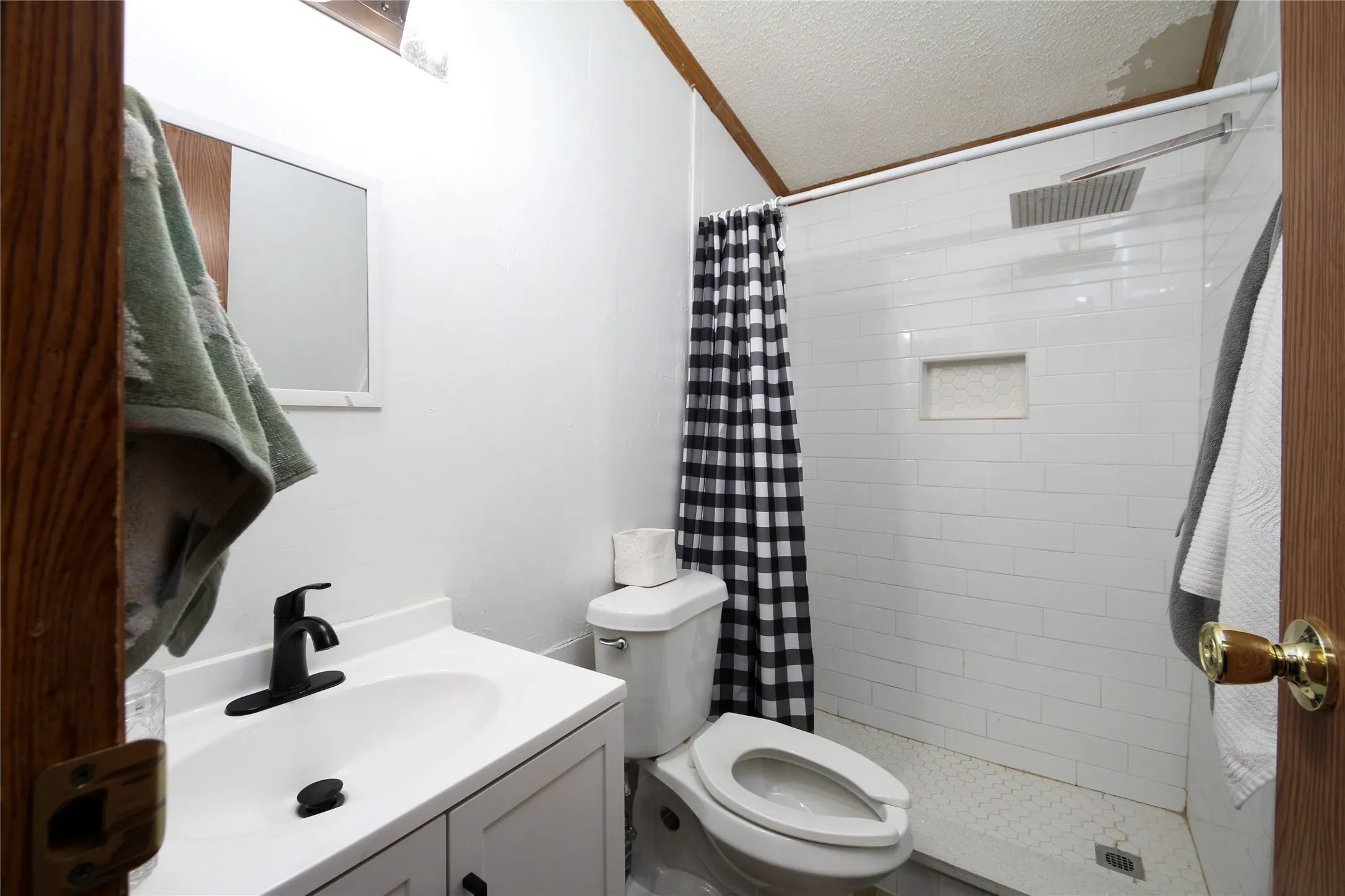 2nd Bathroom
