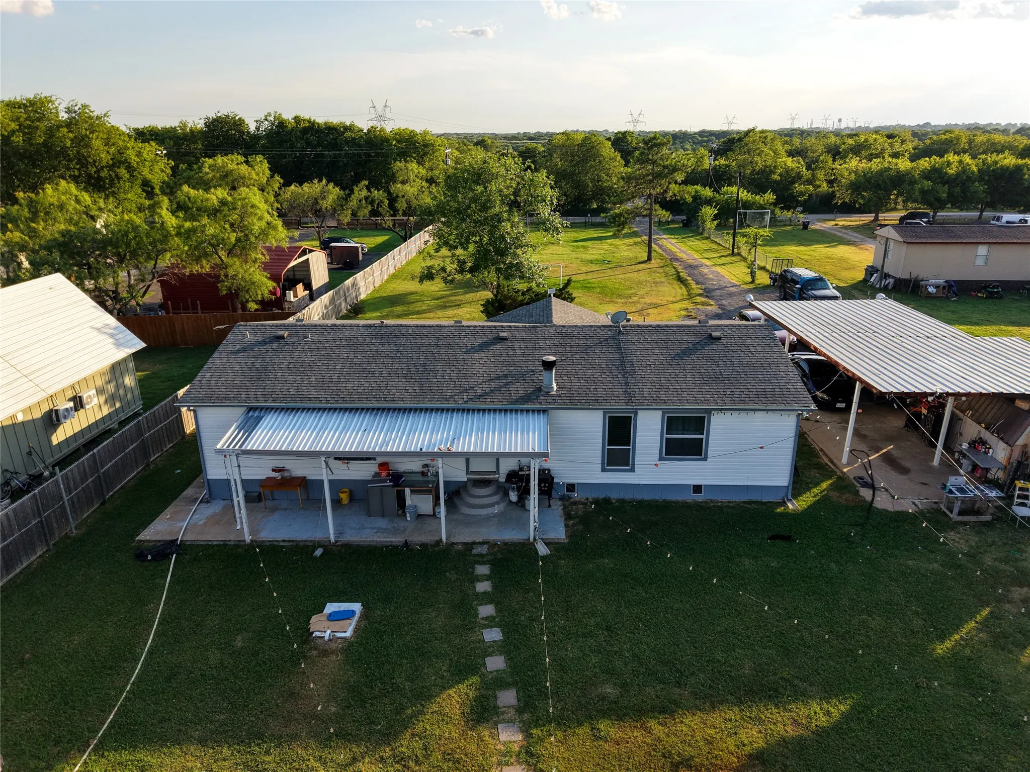 Mobile Home For Sale in Kaufman County , 7151 County Road 151, Kaufman, Texas 75142, 3 Bedroom, 2 Bathroom, Garage spaces, 1,568 Sqft, built in 2000, mls#21323607, Real Estate Agent in Kaufman, Homes For Sale in Kaufman county, Homes For Sale in Kaufman, Realtor in Kaufman Texas, Real Estate Brokerage Independent Realty Texas, Luminita Cordes Realtor