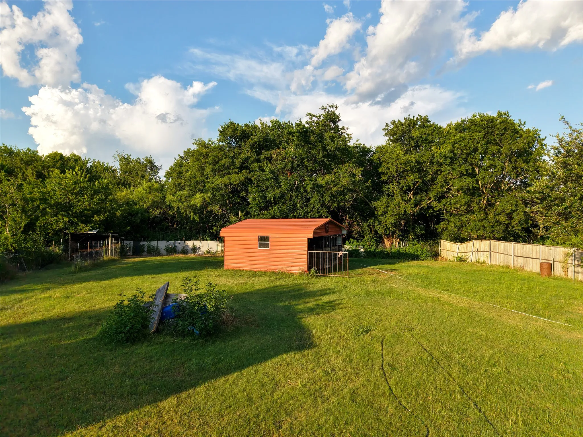 Back of the yard with Stable