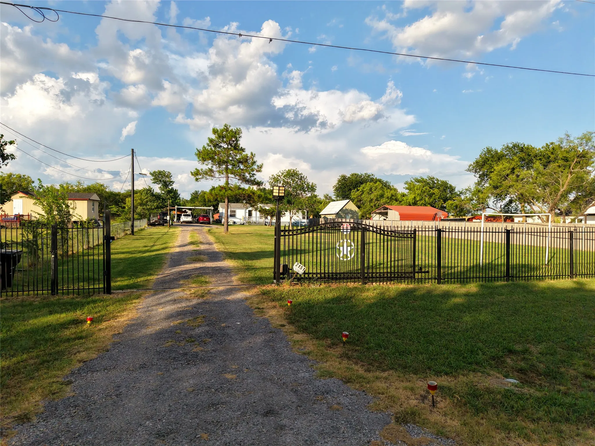 Mobile Home For Sale in Kaufman County , 7151 County Road 151, Kaufman, Texas 75142, 3 Bedroom, 2 Bathroom, Garage spaces, 1,568 Sqft, built in 2000, mls#21323607, Real Estate Agent in Kaufman, Homes For Sale in Kaufman county, Homes For Sale in Kaufman, Realtor in Kaufman Texas, Real Estate Brokerage Independent Realty Texas, Luminita Cordes Realtor