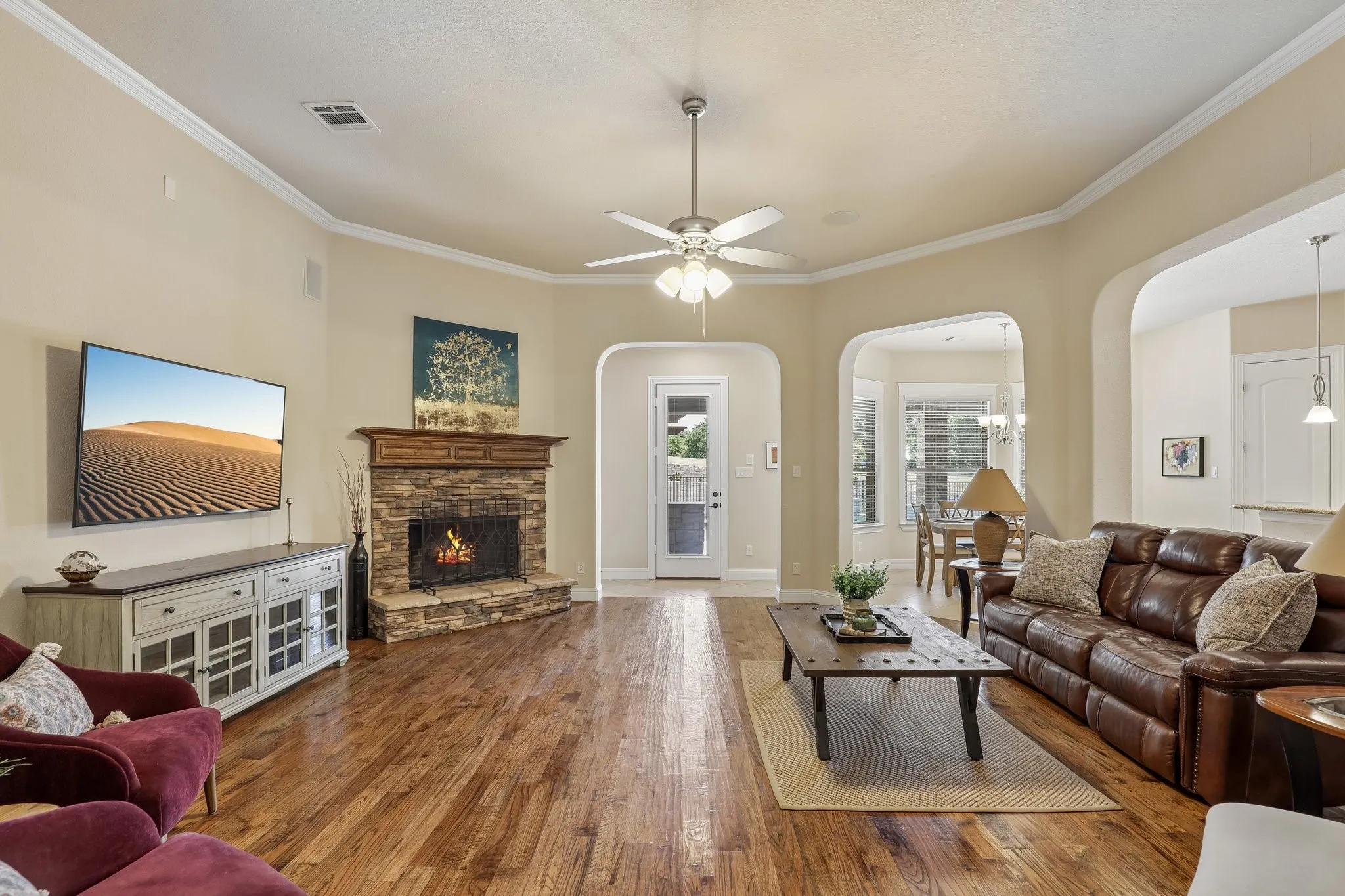 Single Family Residence For Sale in Ellis County , 2810 Fossil Creek Drive, Midlothian, Texas 76065, 4 Bedroom, 3 Bathroom, 3 Garage spaces, 2,708 Sqft, built in 2017, mls#21323179, Real Estate Agent in Midlothian, Homes For Sale in Ellis county, Homes For Sale in Midlothian, Realtor in Midlothian Texas, Real Estate Brokerage Independent Realty Texas, Luminita Cordes Realtor