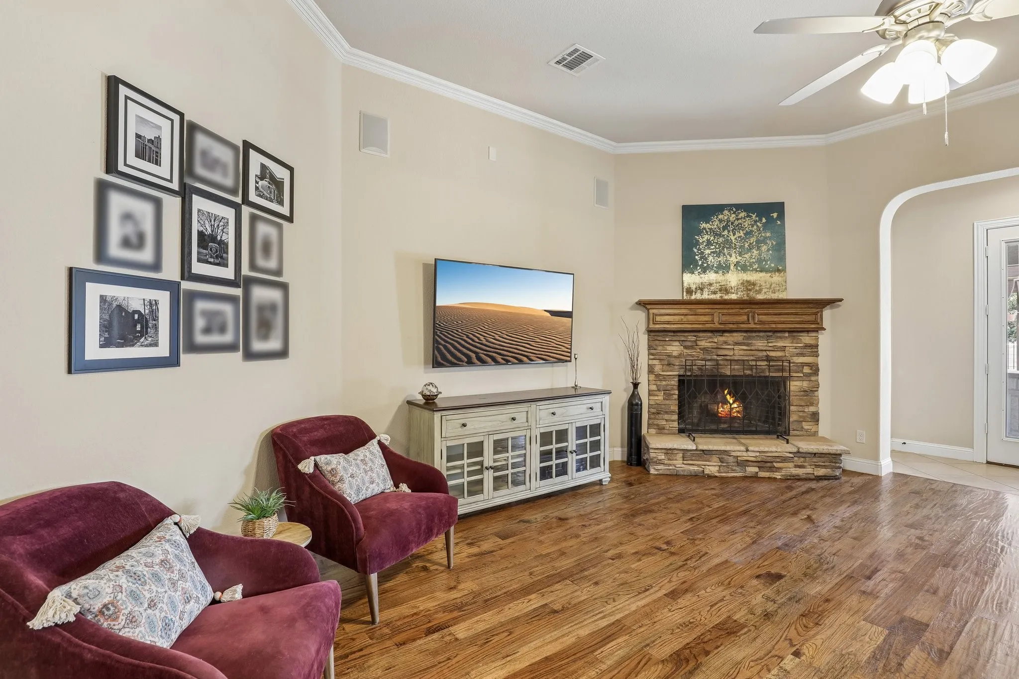 Single Family Residence For Sale in Ellis County , 2810 Fossil Creek Drive, Midlothian, Texas 76065, 4 Bedroom, 3 Bathroom, 3 Garage spaces, 2,708 Sqft, built in 2017, mls#21323179, Real Estate Agent in Midlothian, Homes For Sale in Ellis county, Homes For Sale in Midlothian, Realtor in Midlothian Texas, Real Estate Brokerage Independent Realty Texas, Luminita Cordes Realtor