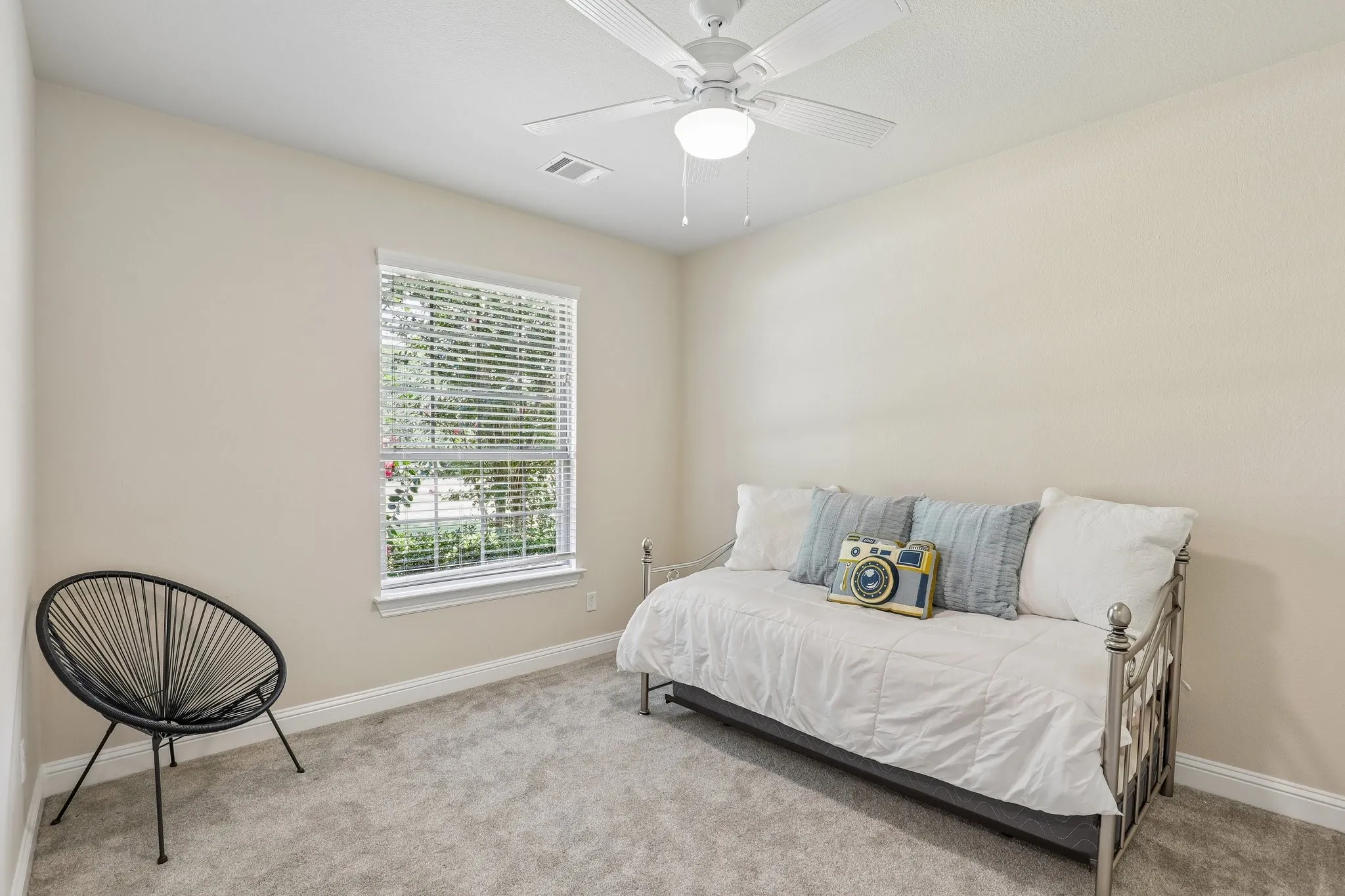 Single Family Residence For Sale in Ellis County , 2810 Fossil Creek Drive, Midlothian, Texas 76065, 4 Bedroom, 3 Bathroom, 3 Garage spaces, 2,708 Sqft, built in 2017, mls#21323179, Real Estate Agent in Midlothian, Homes For Sale in Ellis county, Homes For Sale in Midlothian, Realtor in Midlothian Texas, Real Estate Brokerage Independent Realty Texas, Luminita Cordes Realtor