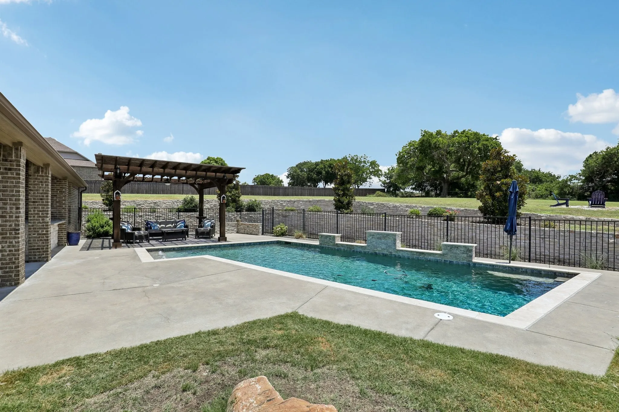 Single Family Residence For Sale in Ellis County , 2810 Fossil Creek Drive, Midlothian, Texas 76065, 4 Bedroom, 3 Bathroom, 3 Garage spaces, 2,708 Sqft, built in 2017, mls#21323179, Real Estate Agent in Midlothian, Homes For Sale in Ellis county, Homes For Sale in Midlothian, Realtor in Midlothian Texas, Real Estate Brokerage Independent Realty Texas, Luminita Cordes Realtor