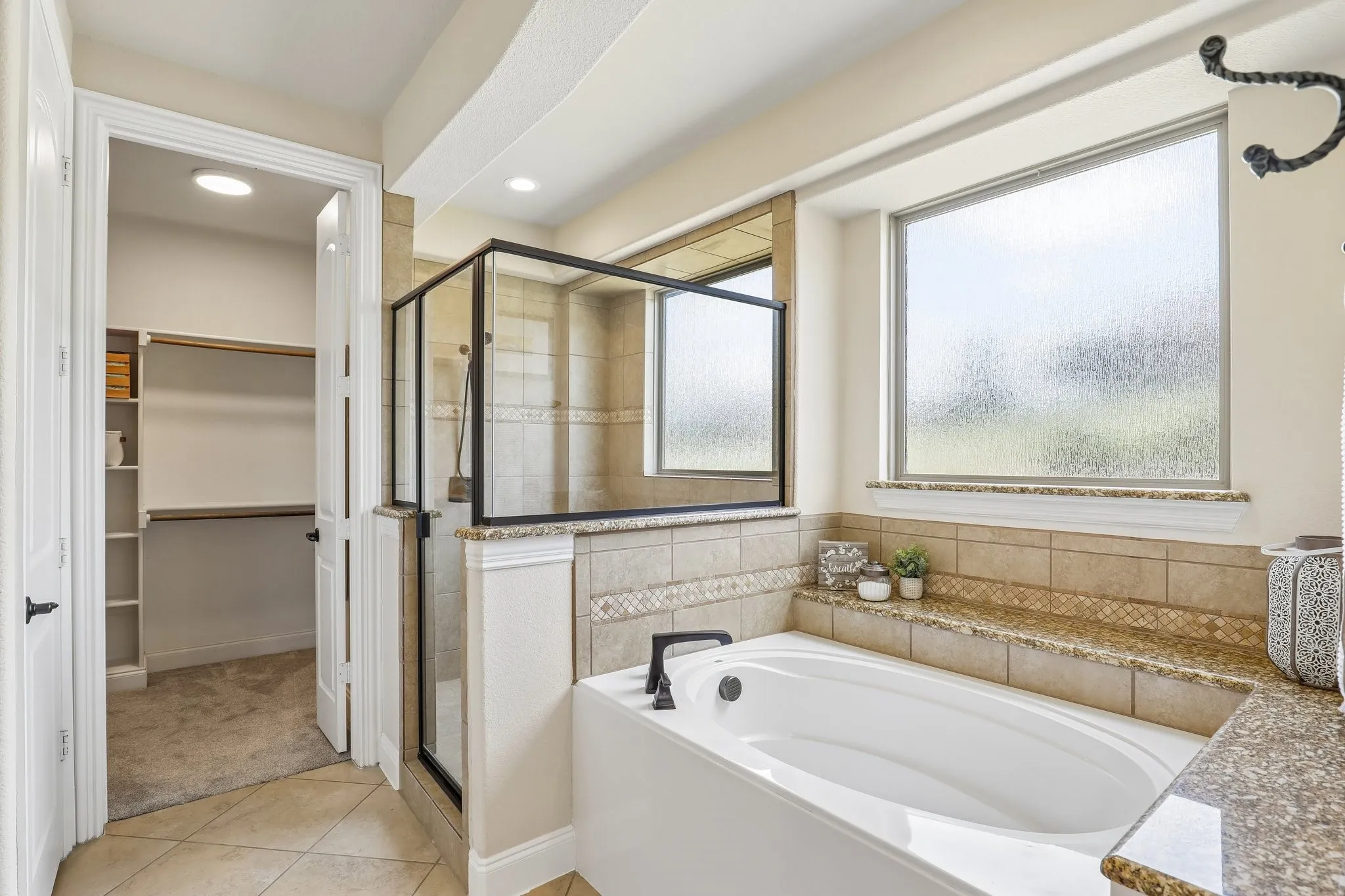 Single Family Residence For Sale in Ellis County , 2810 Fossil Creek Drive, Midlothian, Texas 76065, 4 Bedroom, 3 Bathroom, 3 Garage spaces, 2,708 Sqft, built in 2017, mls#21323179, Real Estate Agent in Midlothian, Homes For Sale in Ellis county, Homes For Sale in Midlothian, Realtor in Midlothian Texas, Real Estate Brokerage Independent Realty Texas, Luminita Cordes Realtor
