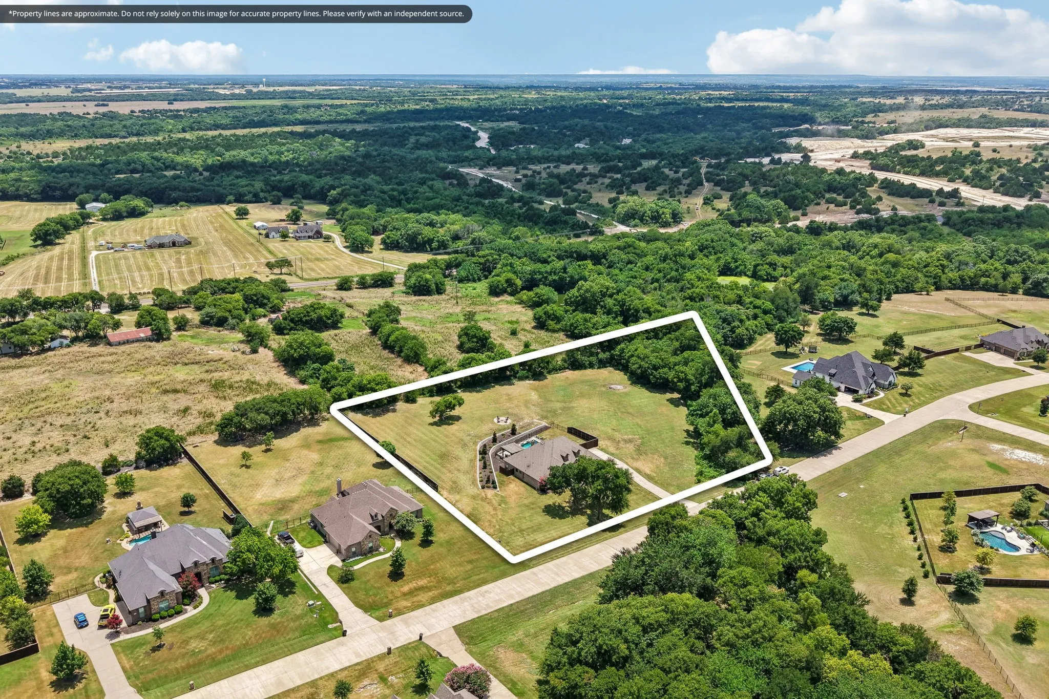 Single Family Residence For Sale in Ellis County , 2810 Fossil Creek Drive, Midlothian, Texas 76065, 4 Bedroom, 3 Bathroom, 3 Garage spaces, 2,708 Sqft, built in 2017, mls#21323179, Real Estate Agent in Midlothian, Homes For Sale in Ellis county, Homes For Sale in Midlothian, Realtor in Midlothian Texas, Real Estate Brokerage Independent Realty Texas, Luminita Cordes Realtor
