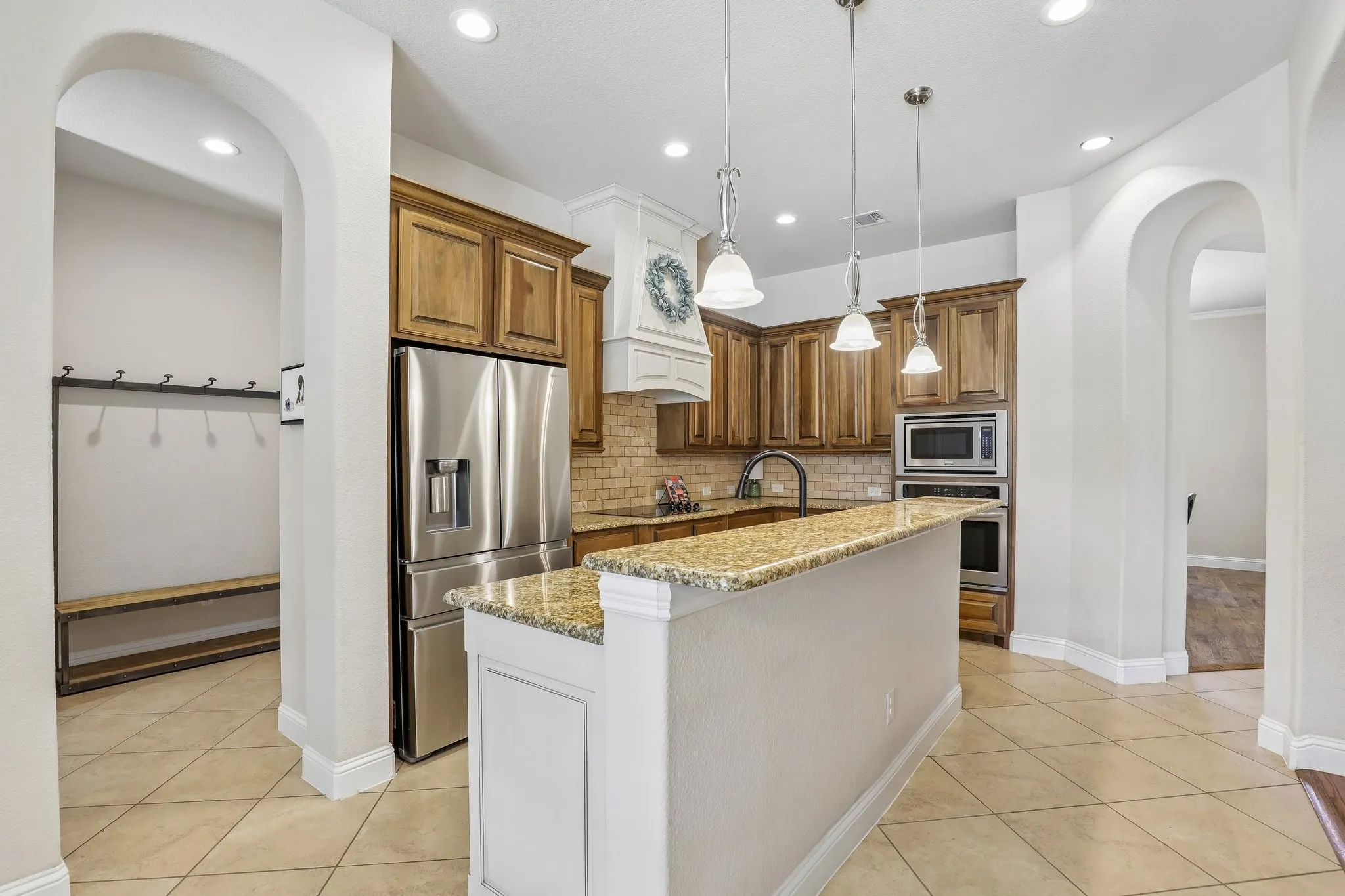 Single Family Residence For Sale in Ellis County , 2810 Fossil Creek Drive, Midlothian, Texas 76065, 4 Bedroom, 3 Bathroom, 3 Garage spaces, 2,708 Sqft, built in 2017, mls#21323179, Real Estate Agent in Midlothian, Homes For Sale in Ellis county, Homes For Sale in Midlothian, Realtor in Midlothian Texas, Real Estate Brokerage Independent Realty Texas, Luminita Cordes Realtor