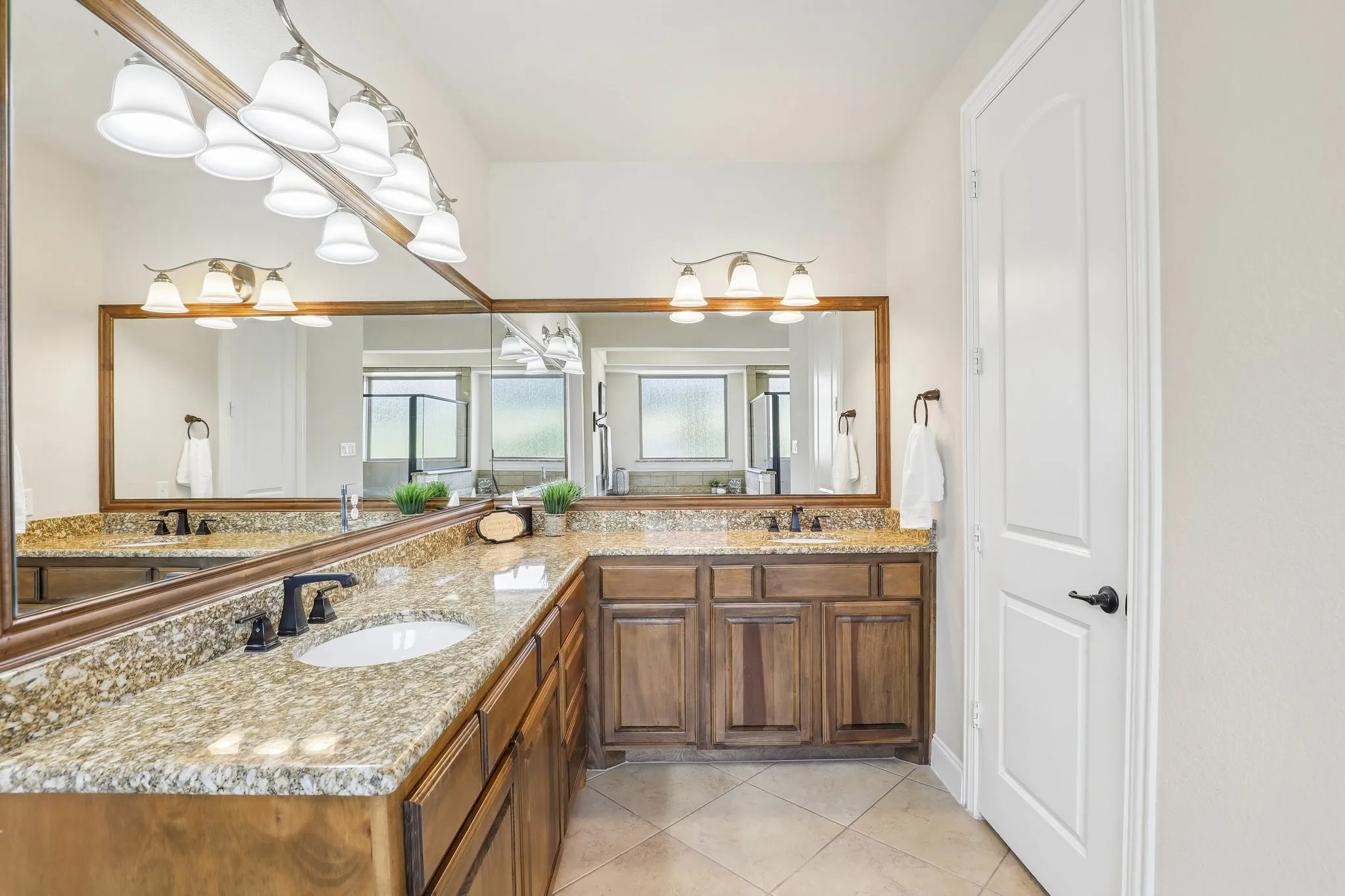 Single Family Residence For Sale in Ellis County , 2810 Fossil Creek Drive, Midlothian, Texas 76065, 4 Bedroom, 3 Bathroom, 3 Garage spaces, 2,708 Sqft, built in 2017, mls#21323179, Real Estate Agent in Midlothian, Homes For Sale in Ellis county, Homes For Sale in Midlothian, Realtor in Midlothian Texas, Real Estate Brokerage Independent Realty Texas, Luminita Cordes Realtor