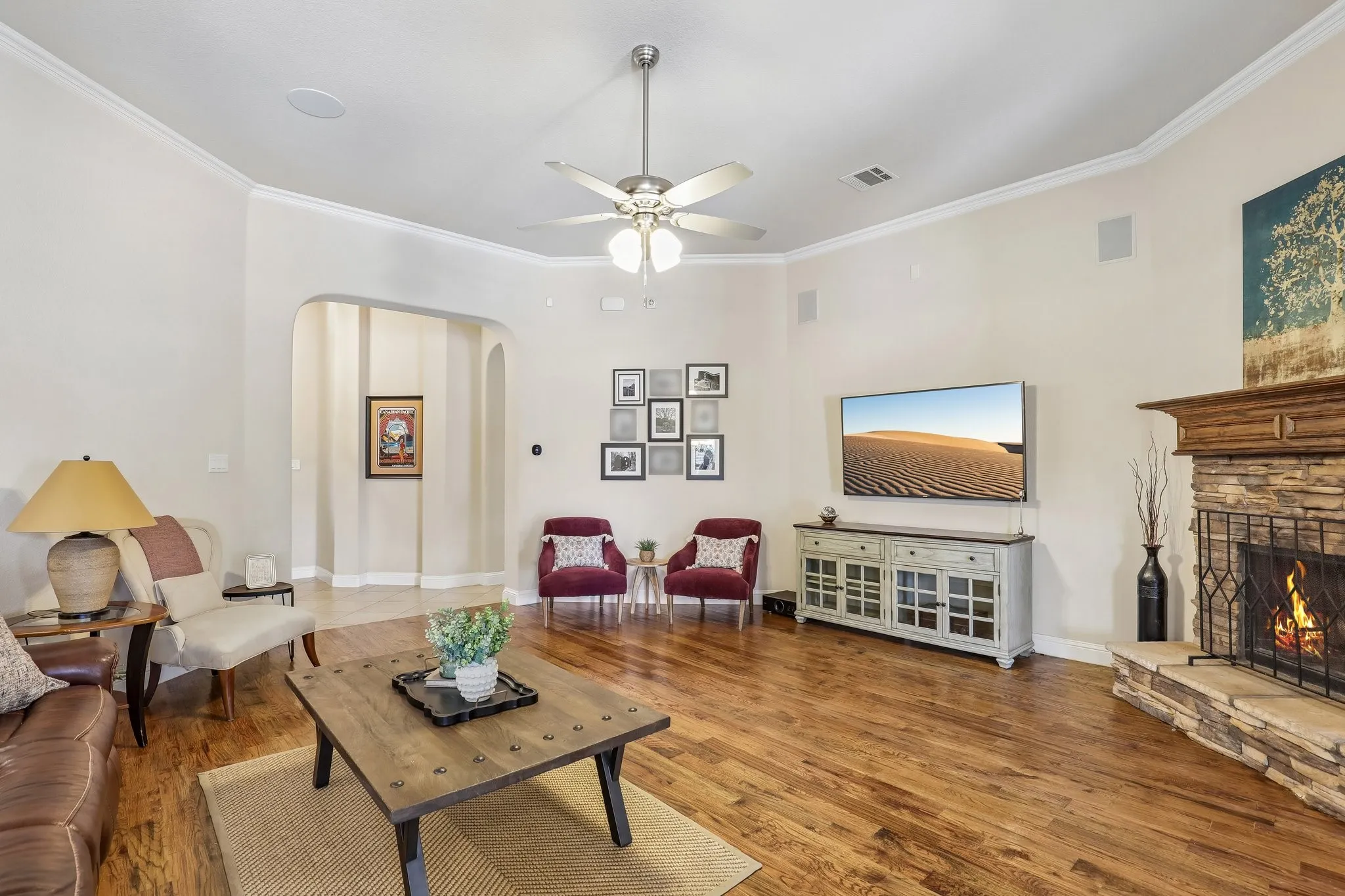 Single Family Residence For Sale in Ellis County , 2810 Fossil Creek Drive, Midlothian, Texas 76065, 4 Bedroom, 3 Bathroom, 3 Garage spaces, 2,708 Sqft, built in 2017, mls#21323179, Real Estate Agent in Midlothian, Homes For Sale in Ellis county, Homes For Sale in Midlothian, Realtor in Midlothian Texas, Real Estate Brokerage Independent Realty Texas, Luminita Cordes Realtor