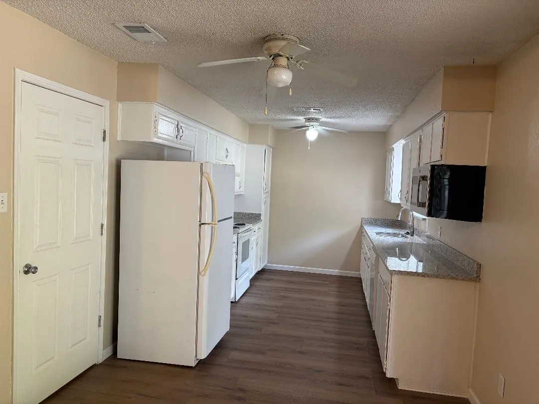 Single Family Residence For Sale in Tarrant County , 6309 Elm Springs Drive, Arlington, Texas 76001, 3 Bedroom, 2 Bathroom, 2 Garage spaces, 1,320 Sqft, built in 1982, mls#21325794, Real Estate Agent in Arlington, Homes For Sale in Tarrant county, Homes For Sale in Arlington, Realtor in Arlington Texas, Real Estate Brokerage Independent Realty Texas, Luminita Cordes Realtor