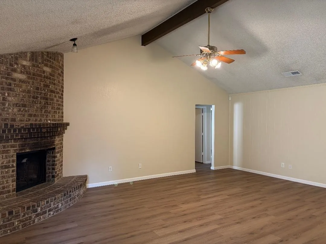 Single Family Residence For Sale in Tarrant County , 6309 Elm Springs Drive, Arlington, Texas 76001, 3 Bedroom, 2 Bathroom, 2 Garage spaces, 1,320 Sqft, built in 1982, mls#21325794, Real Estate Agent in Arlington, Homes For Sale in Tarrant county, Homes For Sale in Arlington, Realtor in Arlington Texas, Real Estate Brokerage Independent Realty Texas, Luminita Cordes Realtor