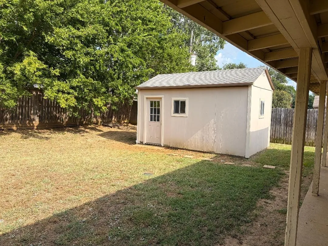 Single Family Residence For Sale in Tarrant County , 6309 Elm Springs Drive, Arlington, Texas 76001, 3 Bedroom, 2 Bathroom, 2 Garage spaces, 1,320 Sqft, built in 1982, mls#21325794, Real Estate Agent in Arlington, Homes For Sale in Tarrant county, Homes For Sale in Arlington, Realtor in Arlington Texas, Real Estate Brokerage Independent Realty Texas, Luminita Cordes Realtor