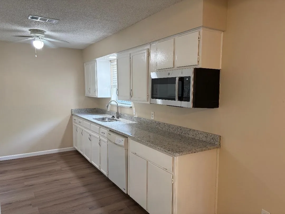 Single Family Residence For Sale in Tarrant County , 6309 Elm Springs Drive, Arlington, Texas 76001, 3 Bedroom, 2 Bathroom, 2 Garage spaces, 1,320 Sqft, built in 1982, mls#21325794, Real Estate Agent in Arlington, Homes For Sale in Tarrant county, Homes For Sale in Arlington, Realtor in Arlington Texas, Real Estate Brokerage Independent Realty Texas, Luminita Cordes Realtor
