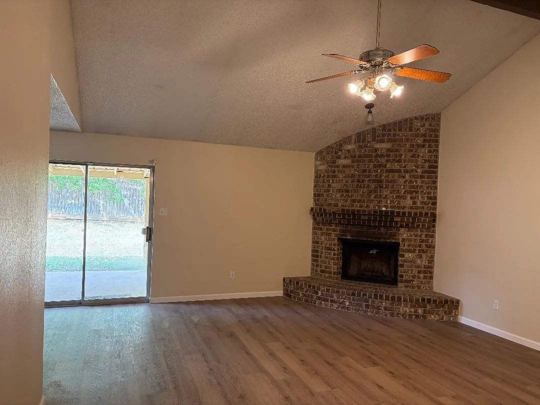 Single Family Residence For Sale in Tarrant County , 6309 Elm Springs Drive, Arlington, Texas 76001, 3 Bedroom, 2 Bathroom, 2 Garage spaces, 1,320 Sqft, built in 1982, mls#21325794, Real Estate Agent in Arlington, Homes For Sale in Tarrant county, Homes For Sale in Arlington, Realtor in Arlington Texas, Real Estate Brokerage Independent Realty Texas, Luminita Cordes Realtor