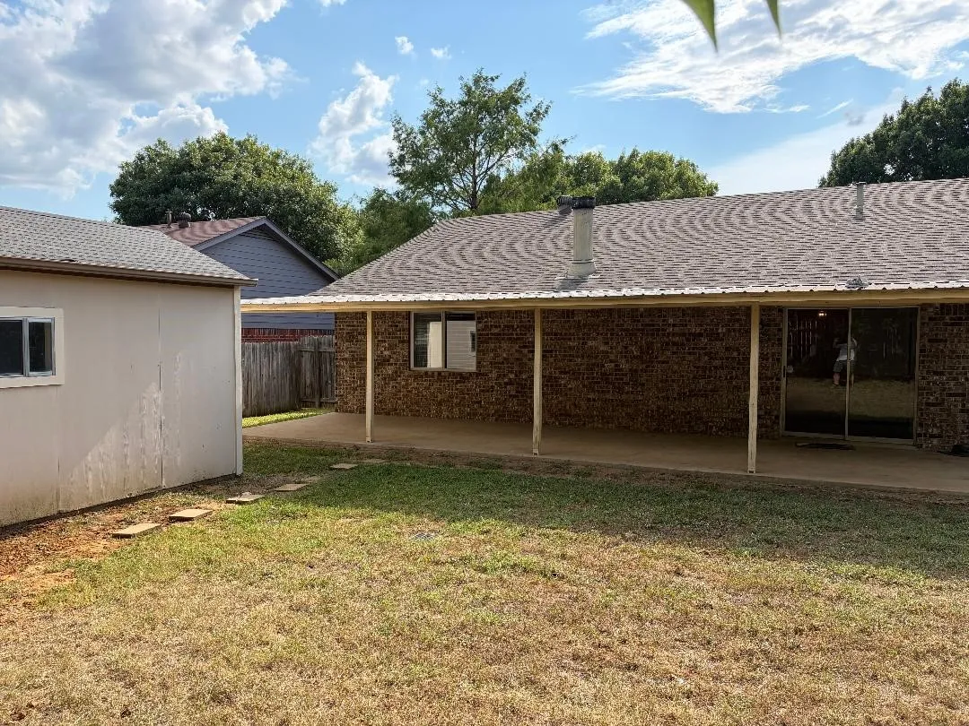 Single Family Residence For Sale in Tarrant County , 6309 Elm Springs Drive, Arlington, Texas 76001, 3 Bedroom, 2 Bathroom, 2 Garage spaces, 1,320 Sqft, built in 1982, mls#21325794, Real Estate Agent in Arlington, Homes For Sale in Tarrant county, Homes For Sale in Arlington, Realtor in Arlington Texas, Real Estate Brokerage Independent Realty Texas, Luminita Cordes Realtor
